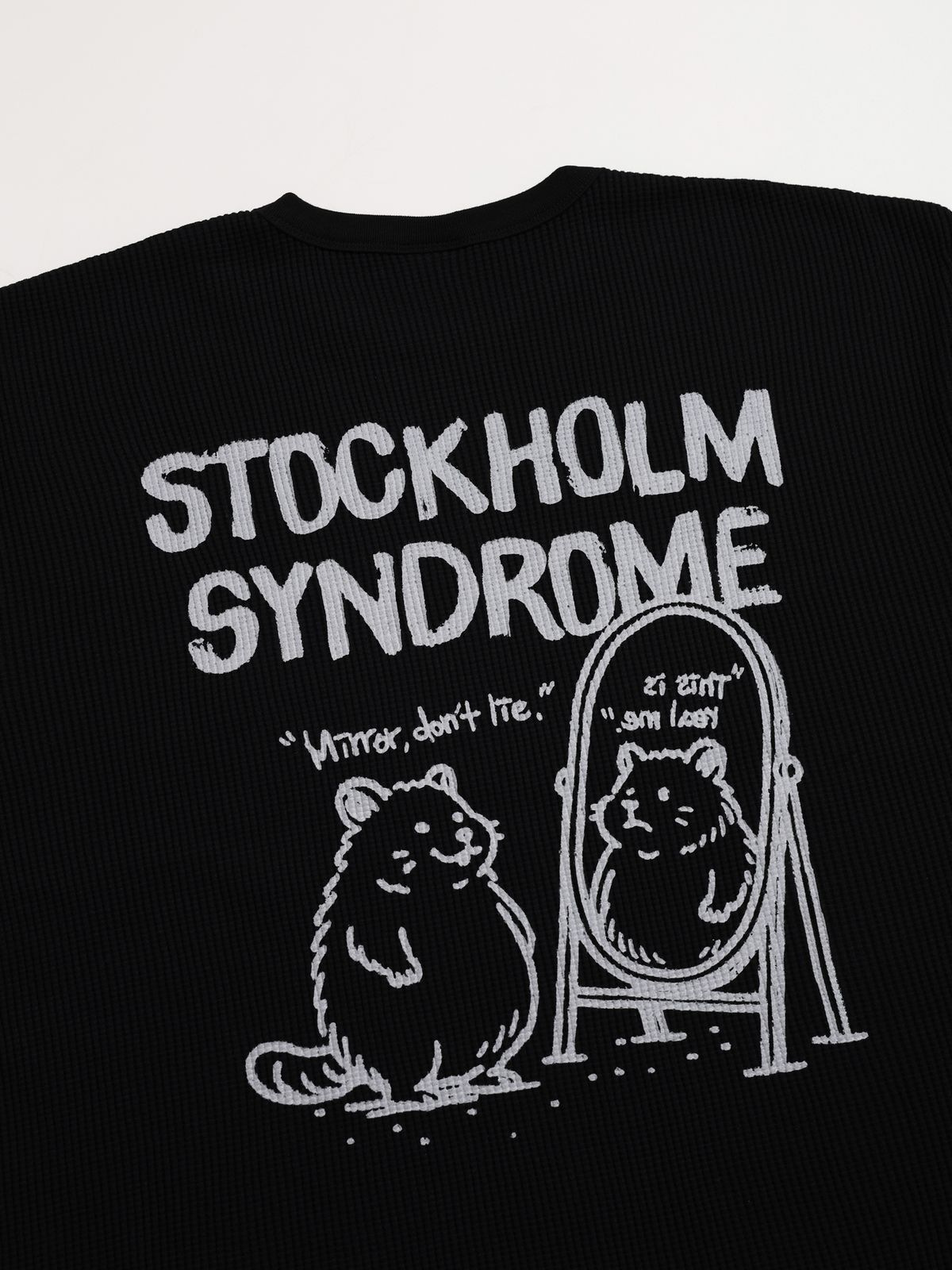 스톡홀름 신드롬(STOCKHOLM SYNDROME) 리얼 라이프 와플 LS 티 - 블랙