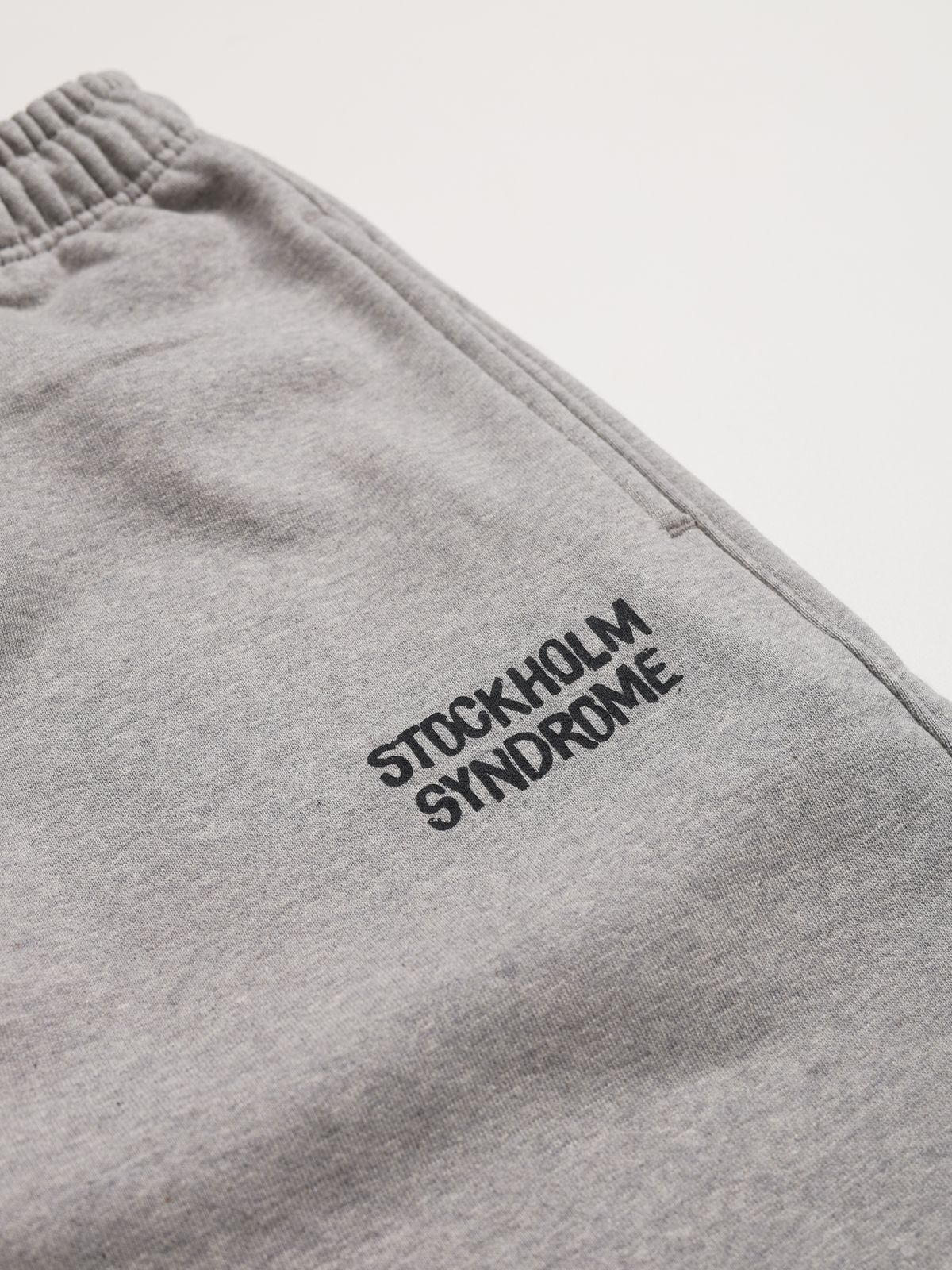 스톡홀름 신드롬(STOCKHOLM SYNDROME) 와이드 쇼츠 - 그레이