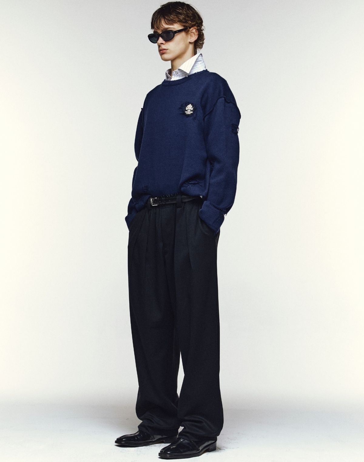 오디너리피플(ORDINARY PEOPLE) RE : HANDMADE CREST DISTRESSED ROUND KNIT [NAVY]