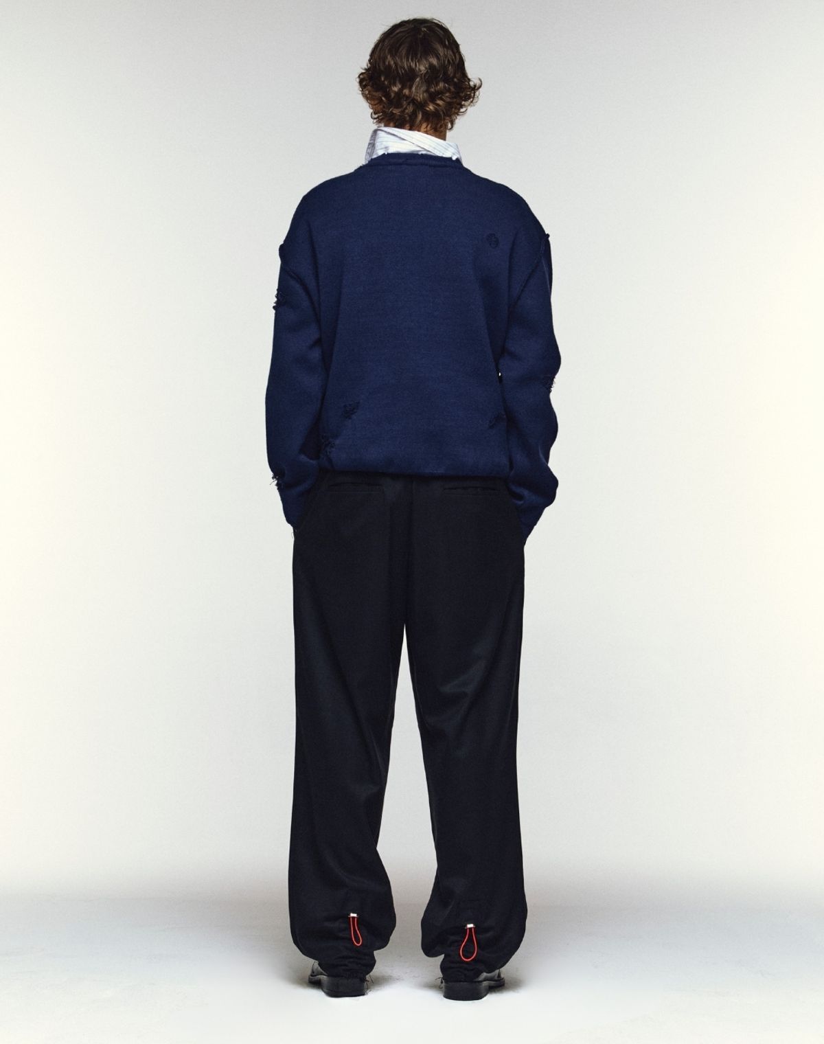오디너리피플(ORDINARY PEOPLE) RE : HANDMADE CREST DISTRESSED ROUND KNIT [NAVY]