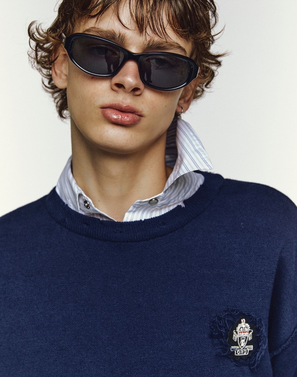오디너리피플(ORDINARY PEOPLE) RE : HANDMADE CREST DISTRESSED ROUND KNIT [NAVY]