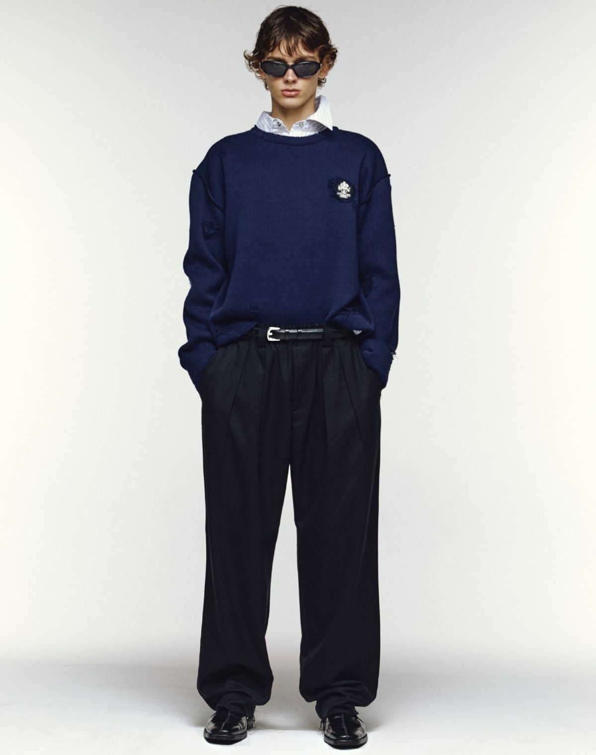 오디너리피플(ORDINARY PEOPLE) RE : HANDMADE CREST DISTRESSED ROUND KNIT [NAVY]