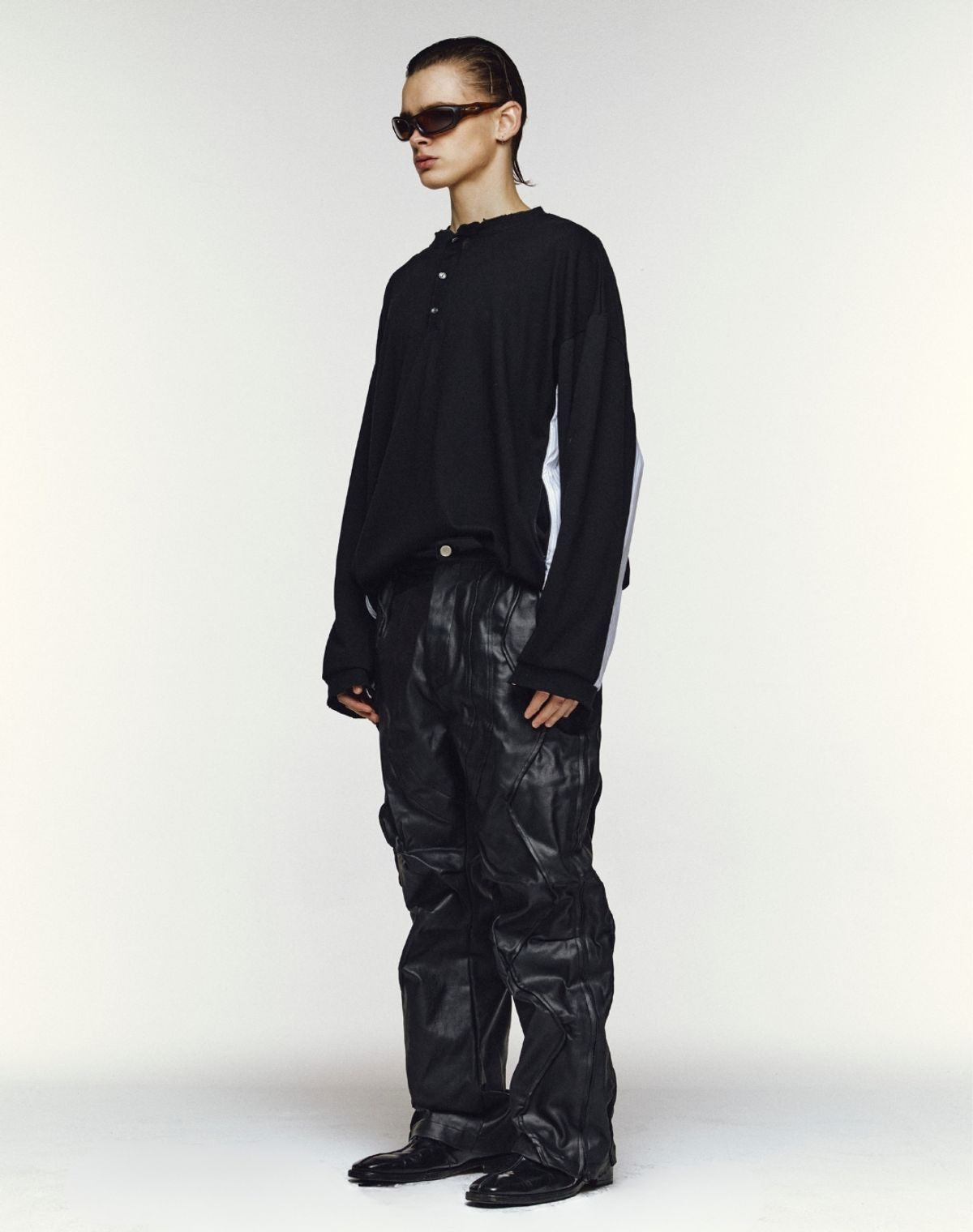 오디너리피플(ORDINARY PEOPLE) RE : RECONSTRUCTED STRIPE PANEL HENLEY [BLACK]