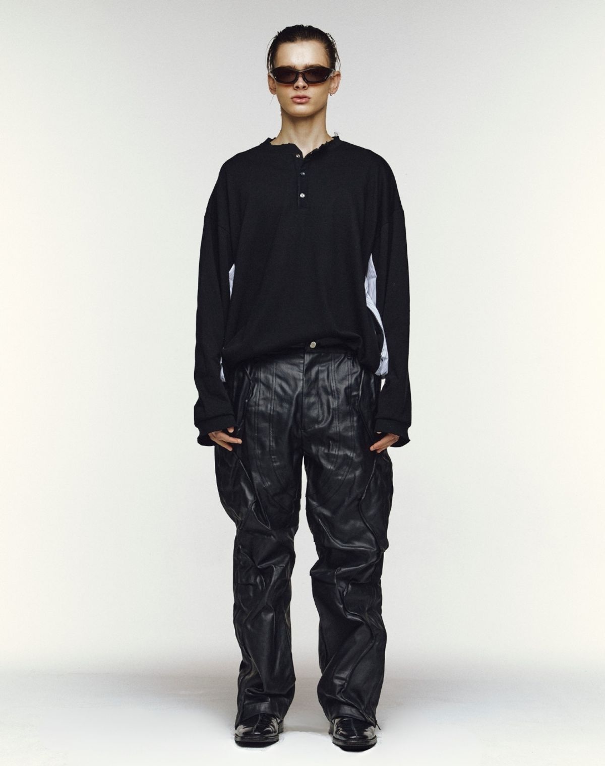 오디너리피플(ORDINARY PEOPLE) RE : RECONSTRUCTED STRIPE PANEL HENLEY [BLACK]