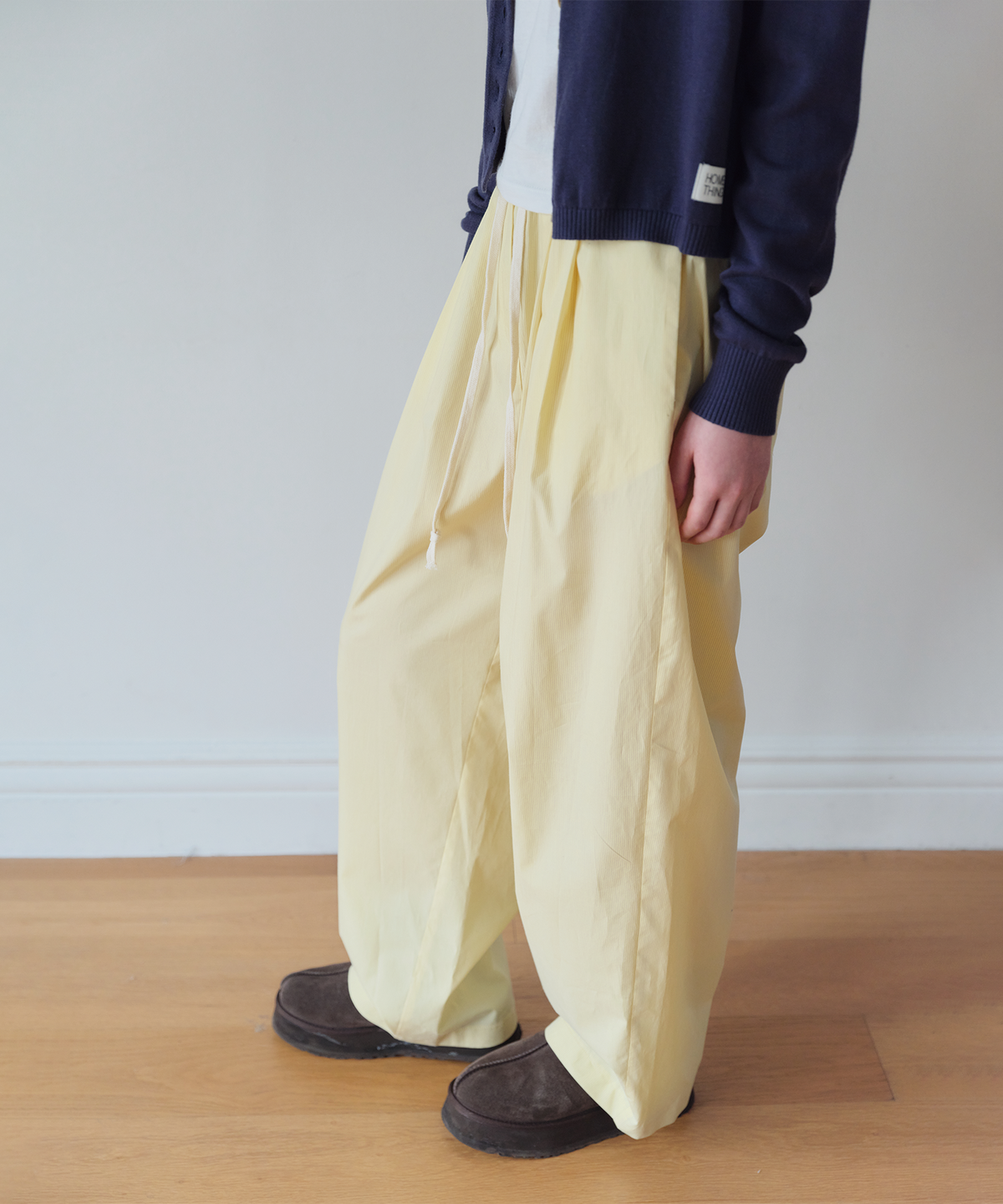홈바디띵즈(HOMEBODY THINGS) Stripe Pin-Tuck Pants (PALE YELLOW)