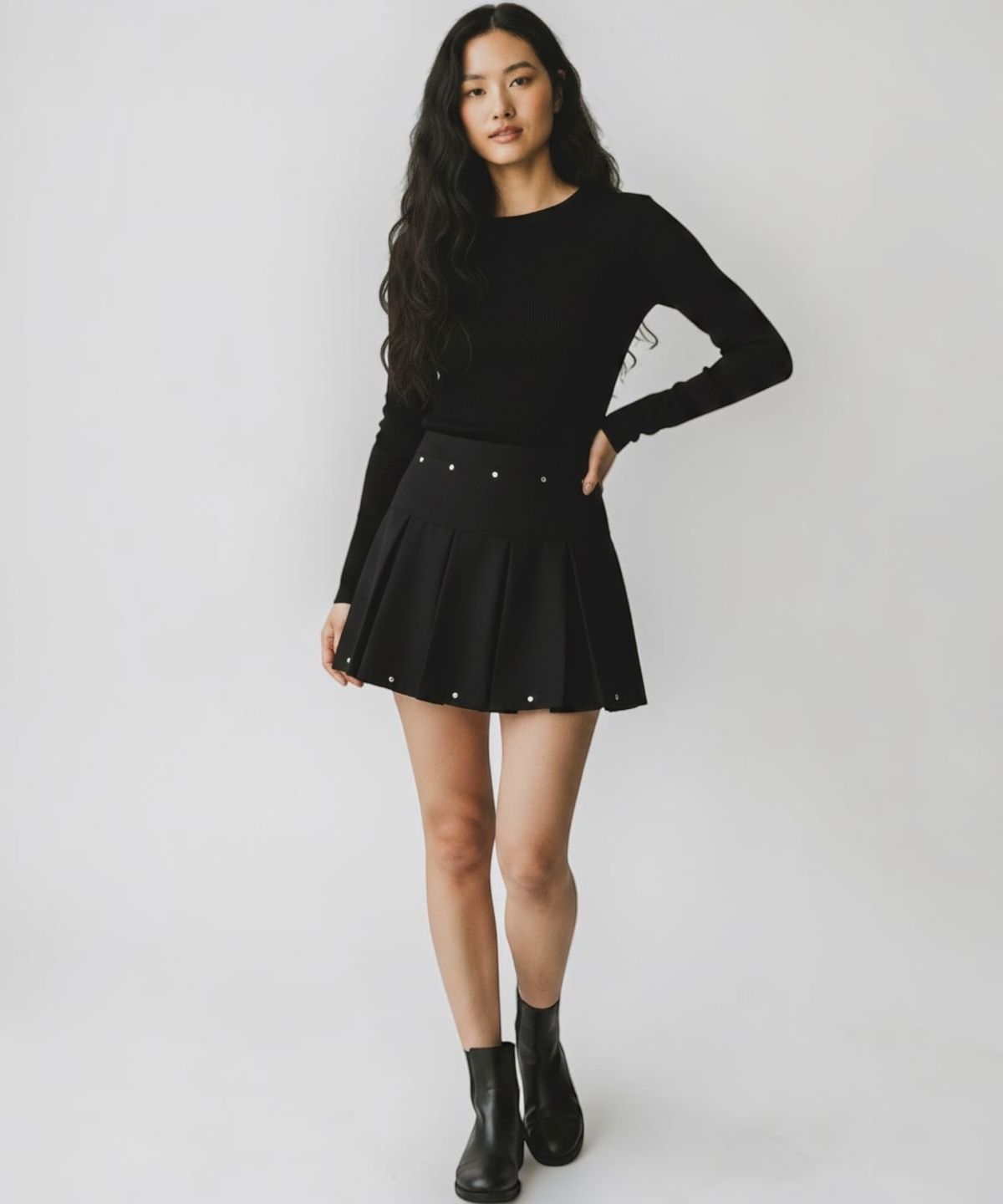 본슬리피(BORN SLIPPY) Crystal Stud Pleated Mini Skirt (Black)