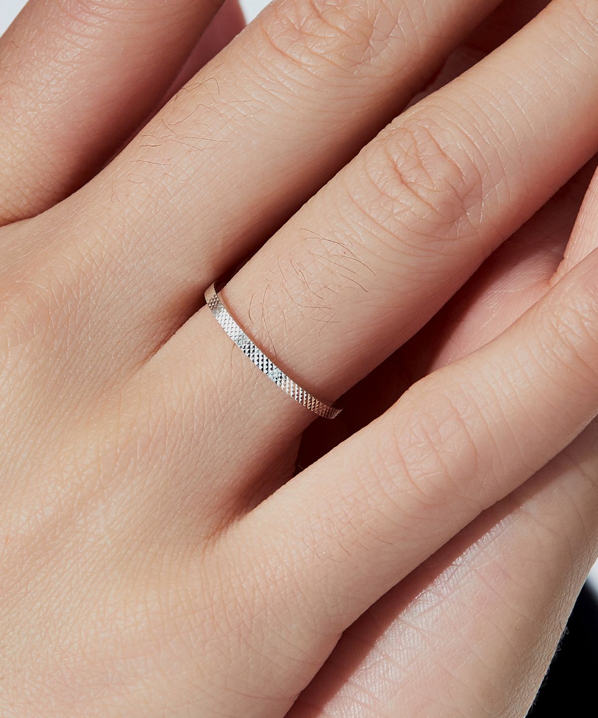 엘렌쥬얼리(HELENE JEWELRY) 925 실버 칠링 패턴 슬림 라인 미스 링 은 반지