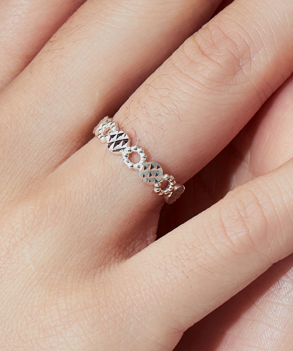 엘렌쥬얼리(HELENE JEWELRY) 925 실버 컷팅 서클 라인 볼 미스 링 은 반지