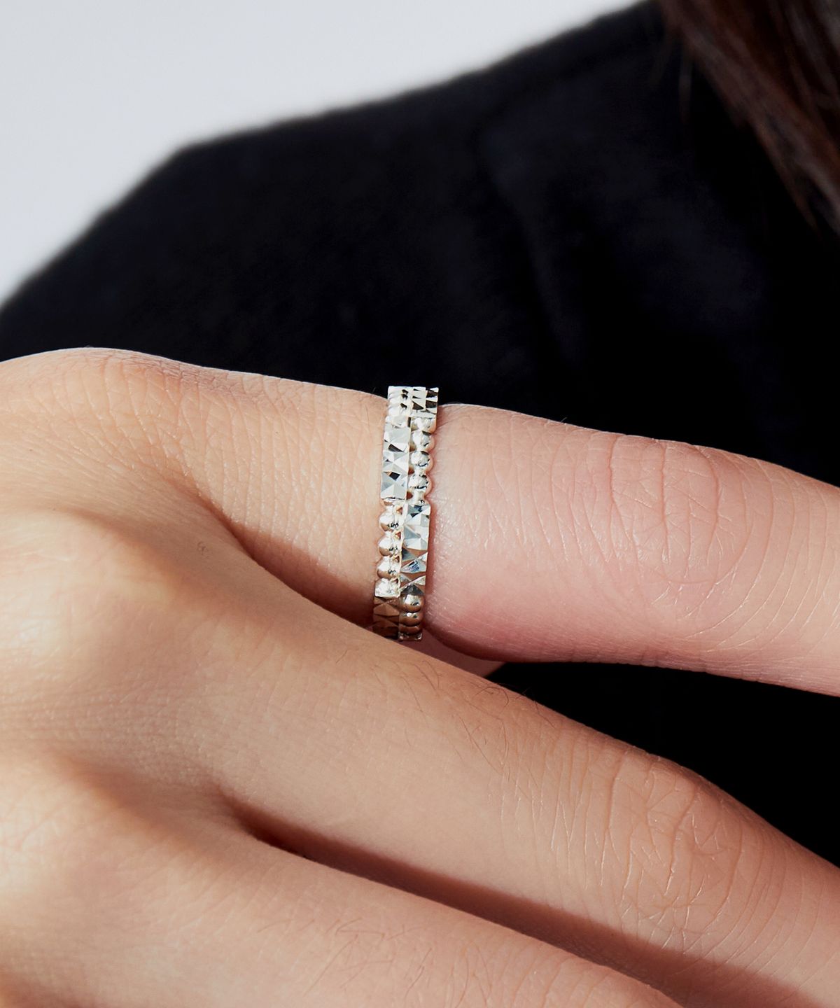 엘렌쥬얼리(HELENE JEWELRY) 925 실버 컷팅 큐브 앤 볼 레이어드 미스 링 은 반지