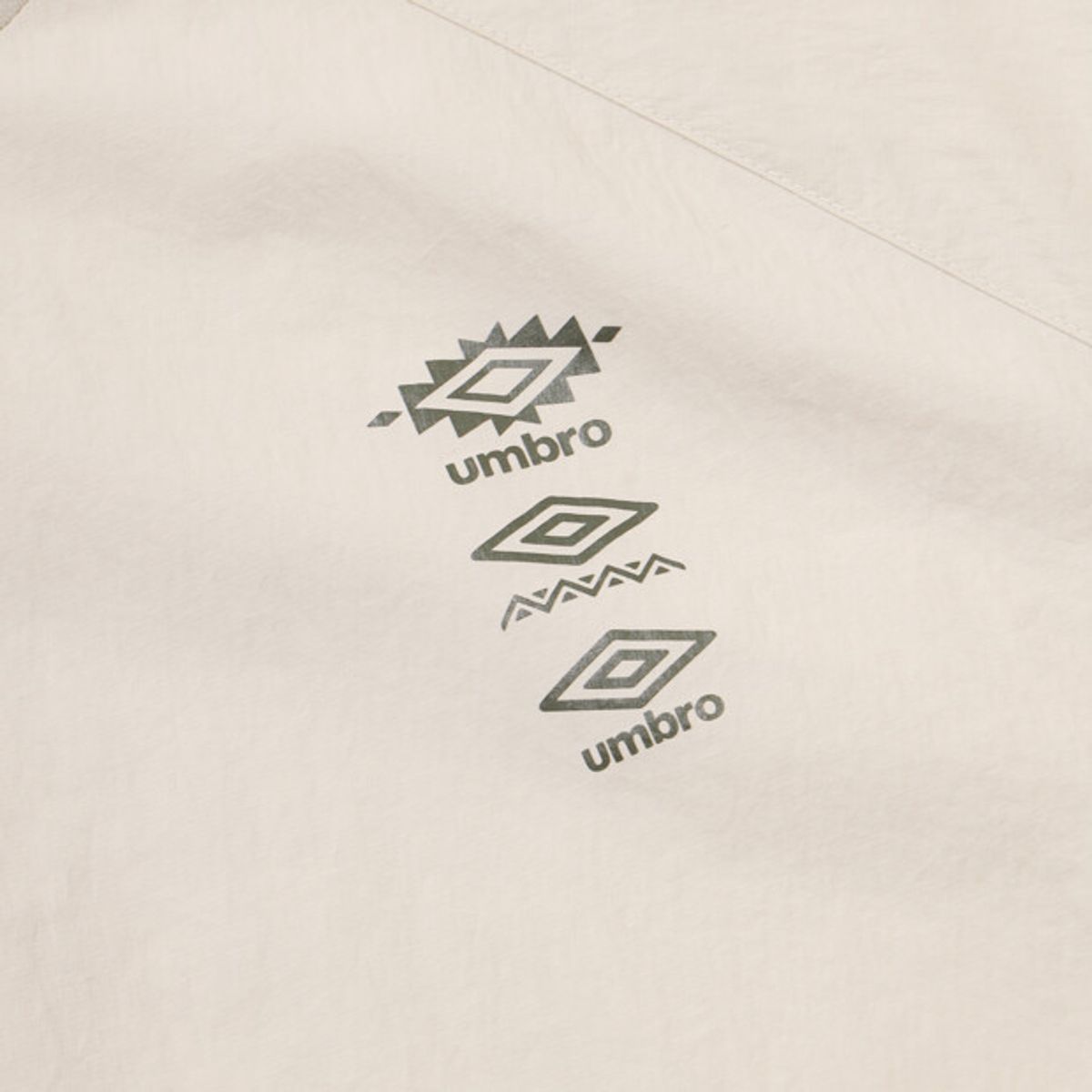 엄브로(UMBRO) 하이웨이 벤틸 반팔 피스테 베이지 UR221CWT42