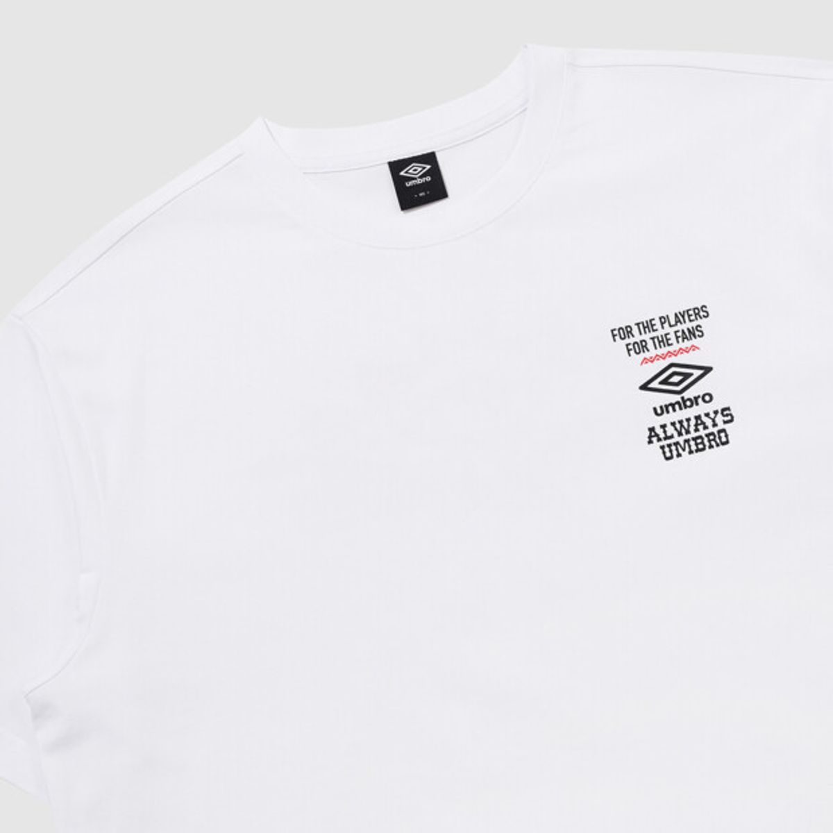 엄브로(UMBRO) 하이웨이 쿼드러플 반팔 티셔츠 화이트 UR223CRS43