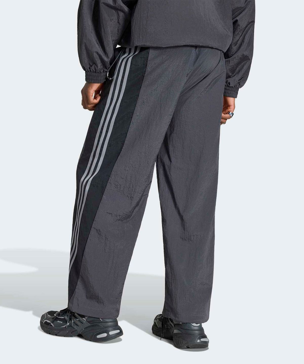 아디다스(ADIDAS) 아딜레늄 시즌 5 트랙 팬츠 - 블랙 / KX4833