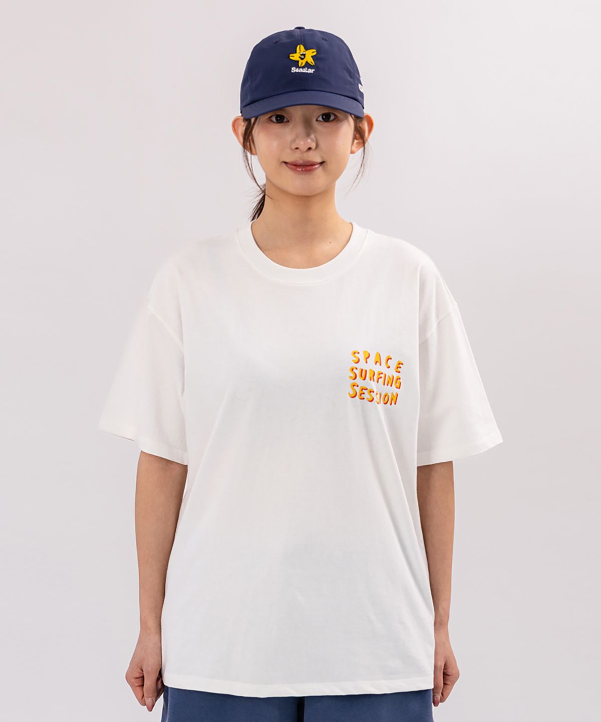 빅웨이브 컬렉티브(BIGWAVE COLLECTIVE) 스페이스 서핑 반팔 티셔츠 (오프 화이트)