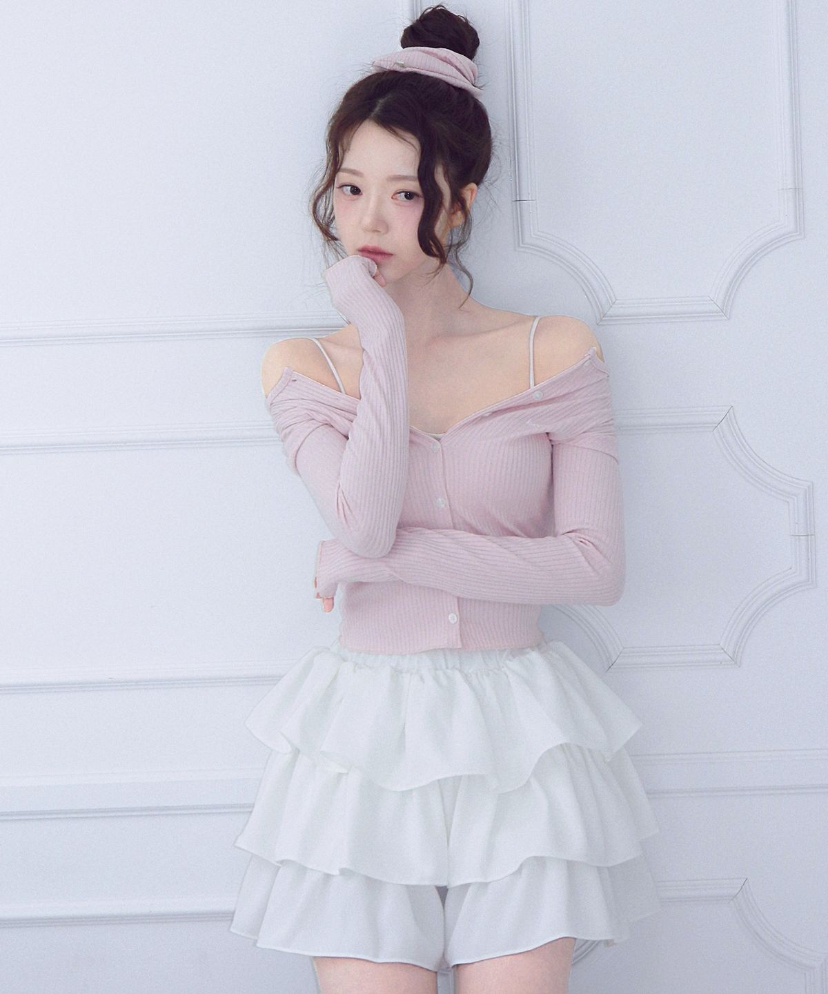 아이씨에(ISEEAE) Volume Tiered Skirt (White)
