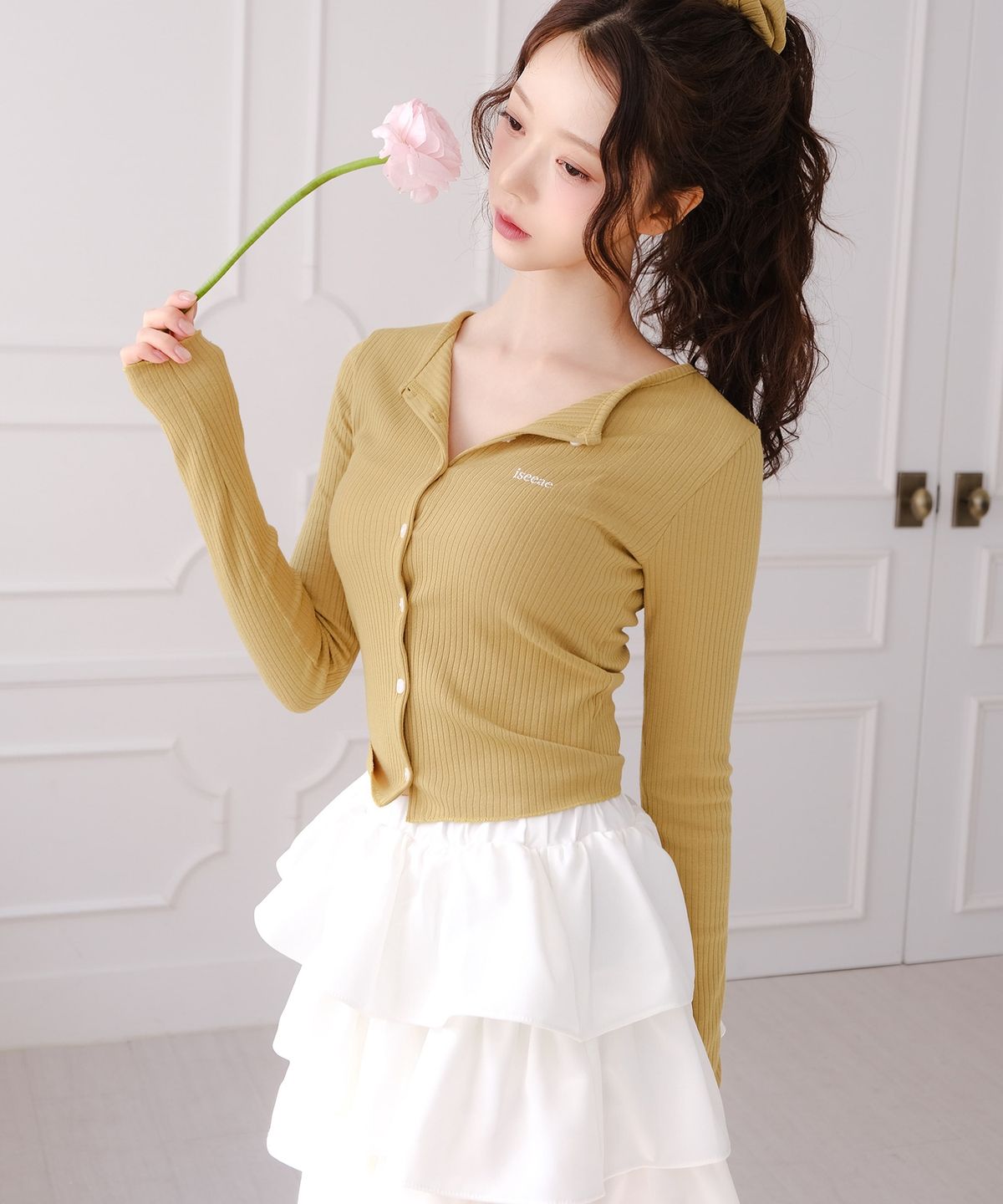 아이씨에(ISEEAE) Volume Tiered Skirt (White)