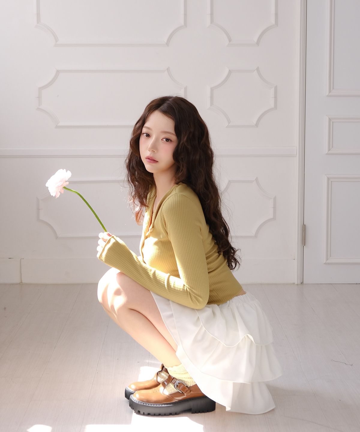아이씨에(ISEEAE) Volume Tiered Skirt (White)