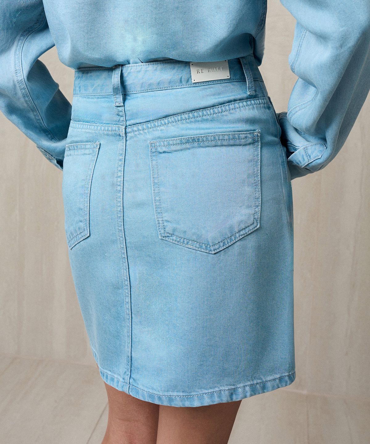 리이(RE RHEE) SOFT DENIM MINI SKIRT