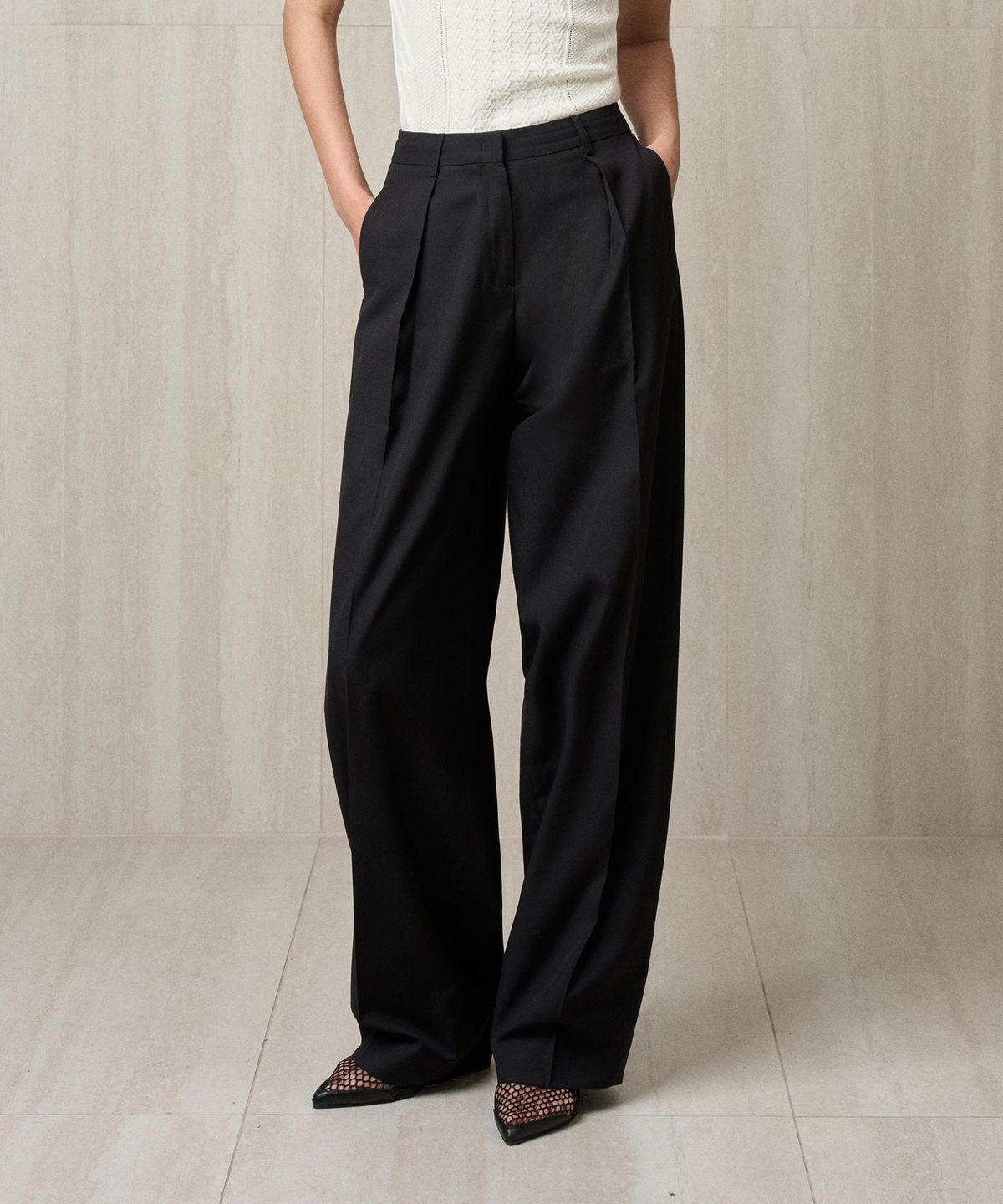 리이(RE RHEE) PINTUCKED BALLOON TROUSERS BLACK