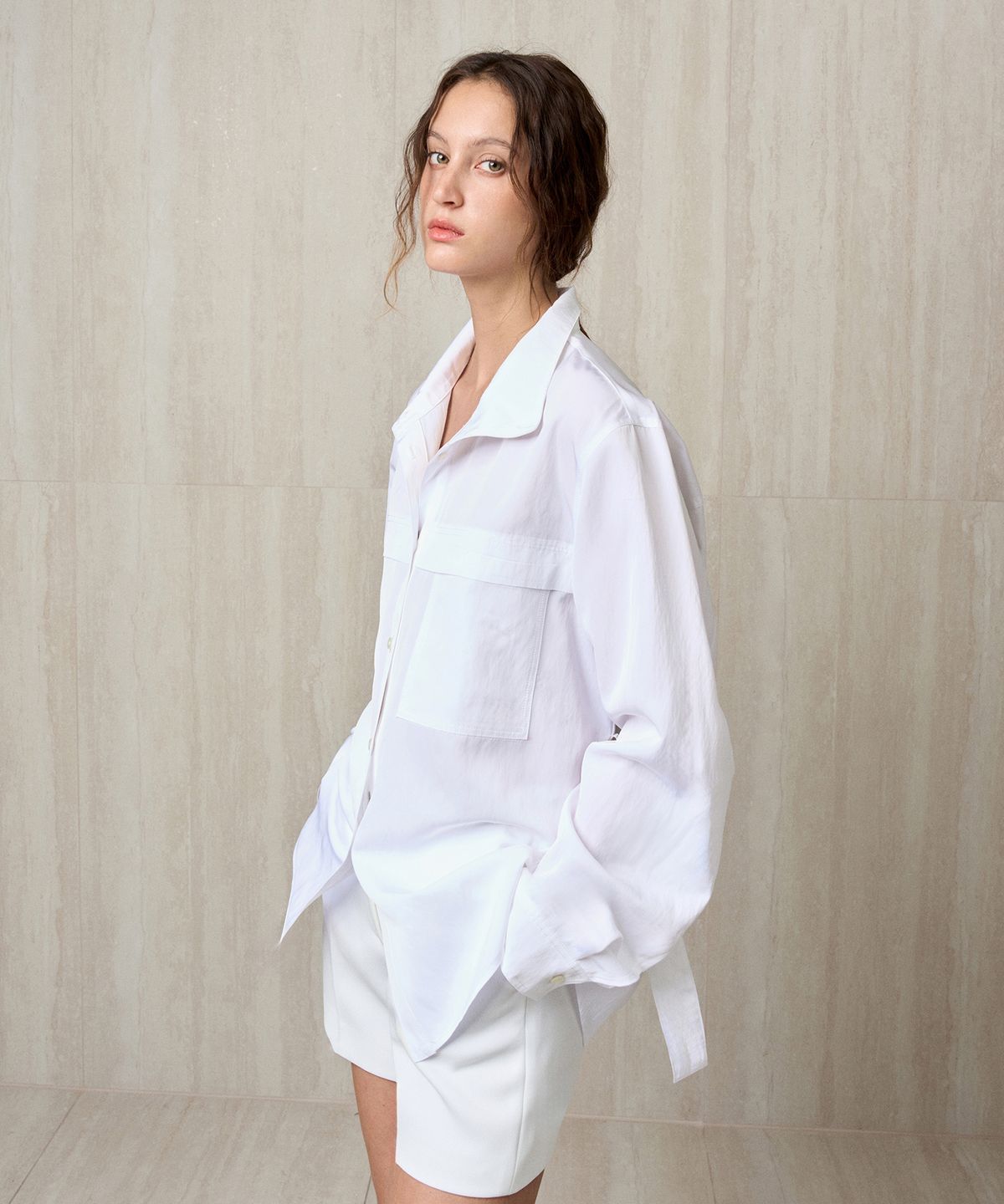 리이(RE RHEE) HIGH NECK BELTED SHIRT WHITE