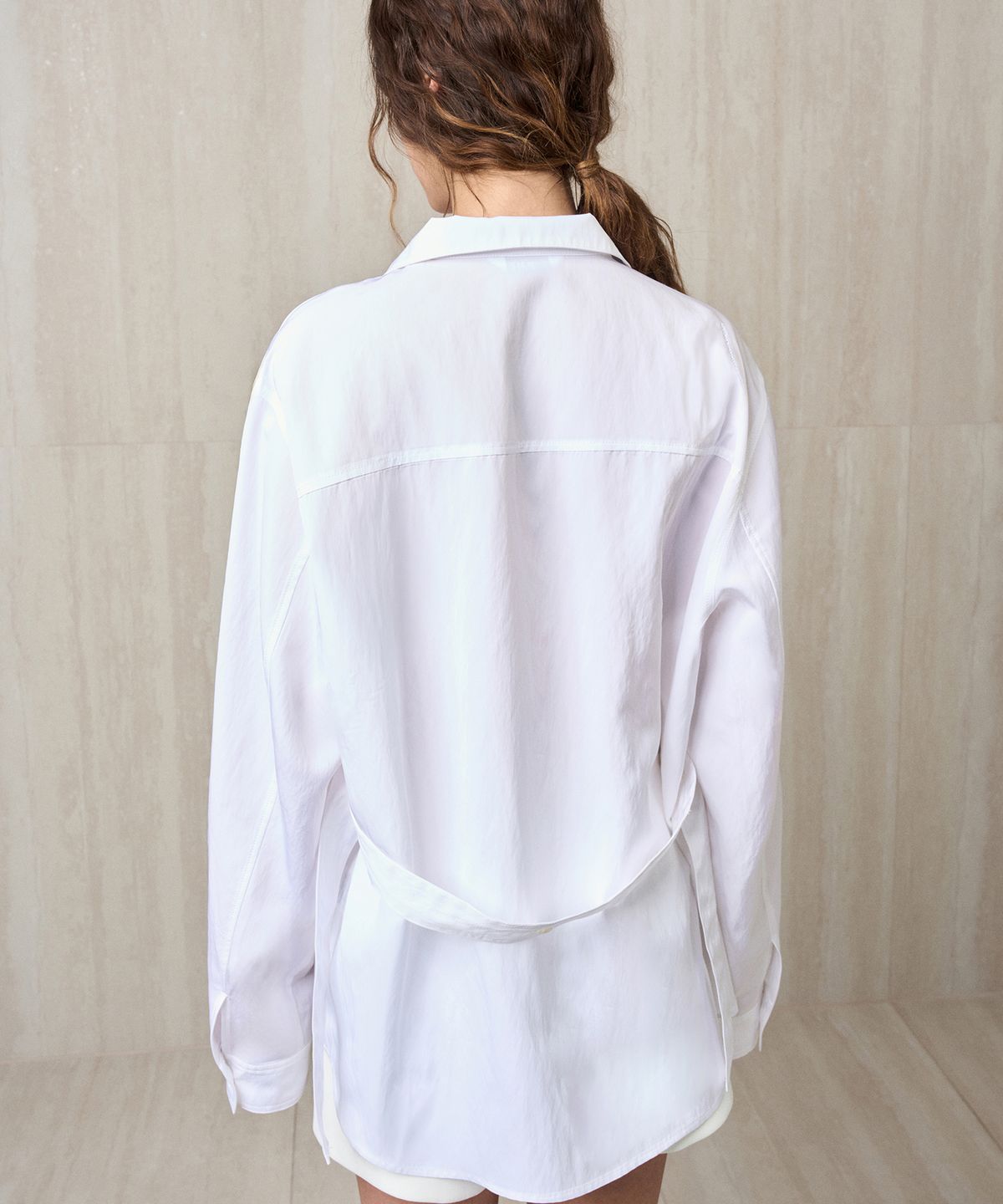 리이(RE RHEE) HIGH NECK BELTED SHIRT WHITE