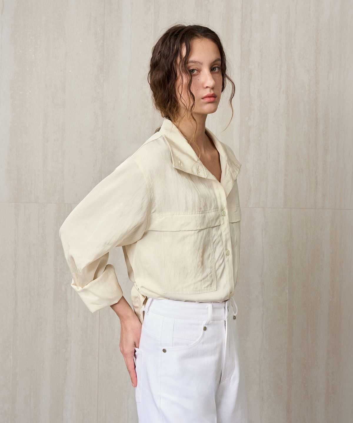 리이(RE RHEE) HIGH NECK BELTED SHIRT CREAM