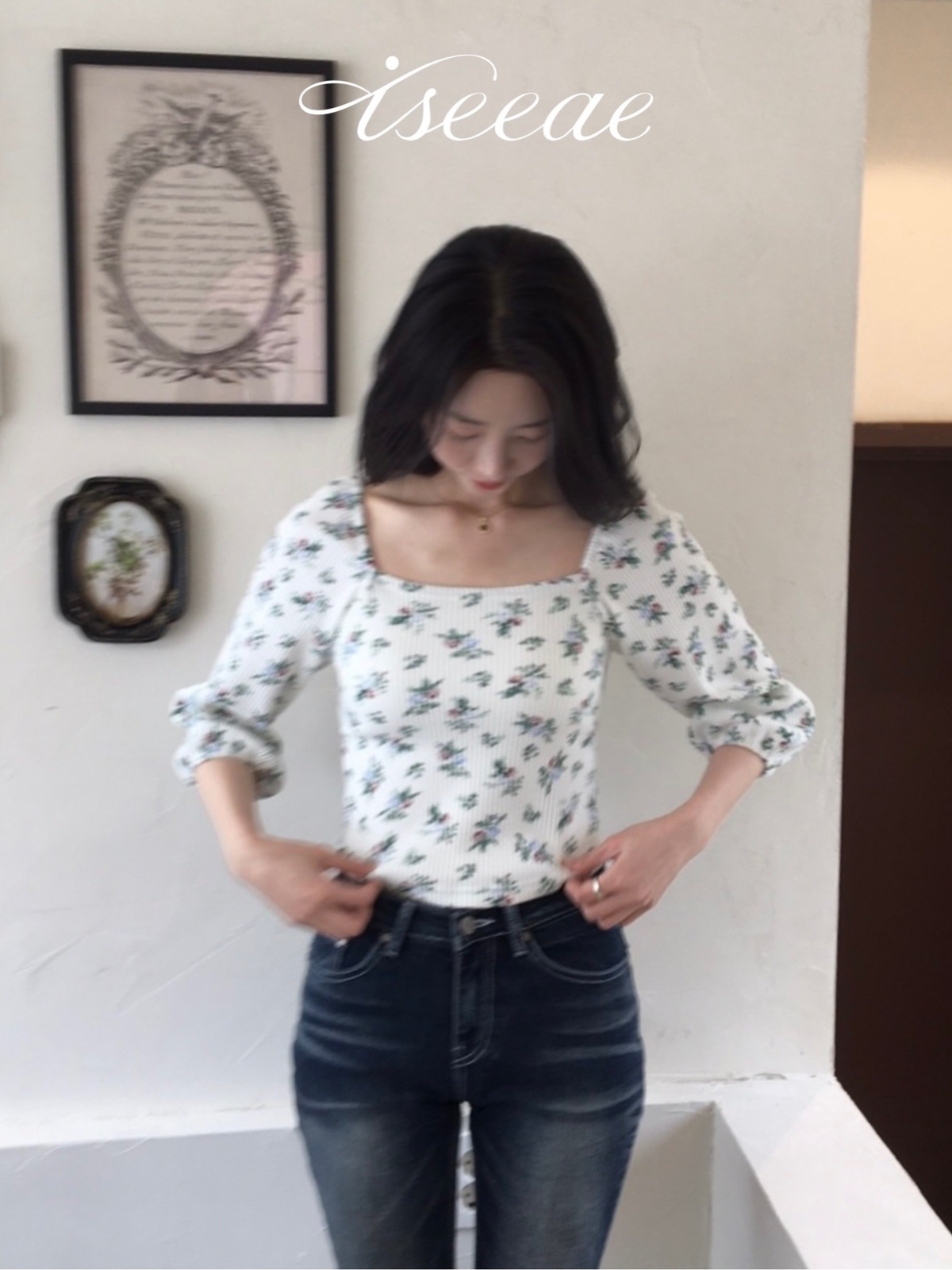 아이씨에(ISEEAE) Floral Balloon 2-Way Blouse (Ivory)