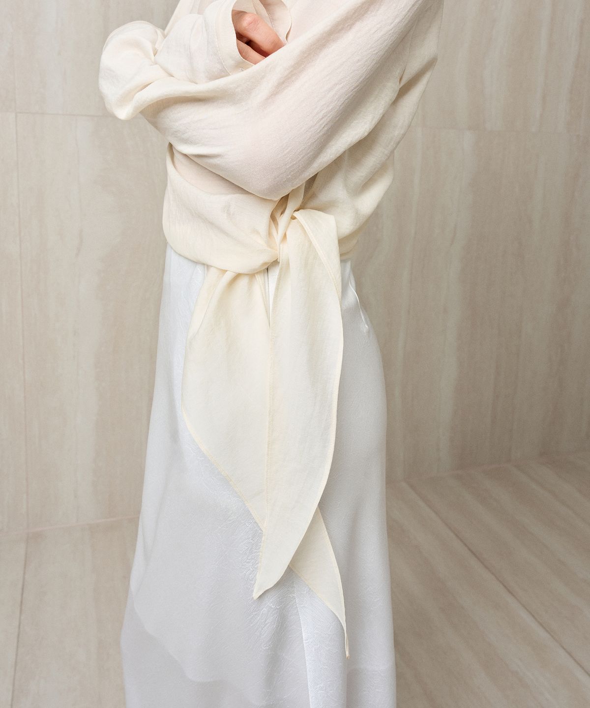 리이(RE RHEE) SIDE TIE BLOUSE PEARL
