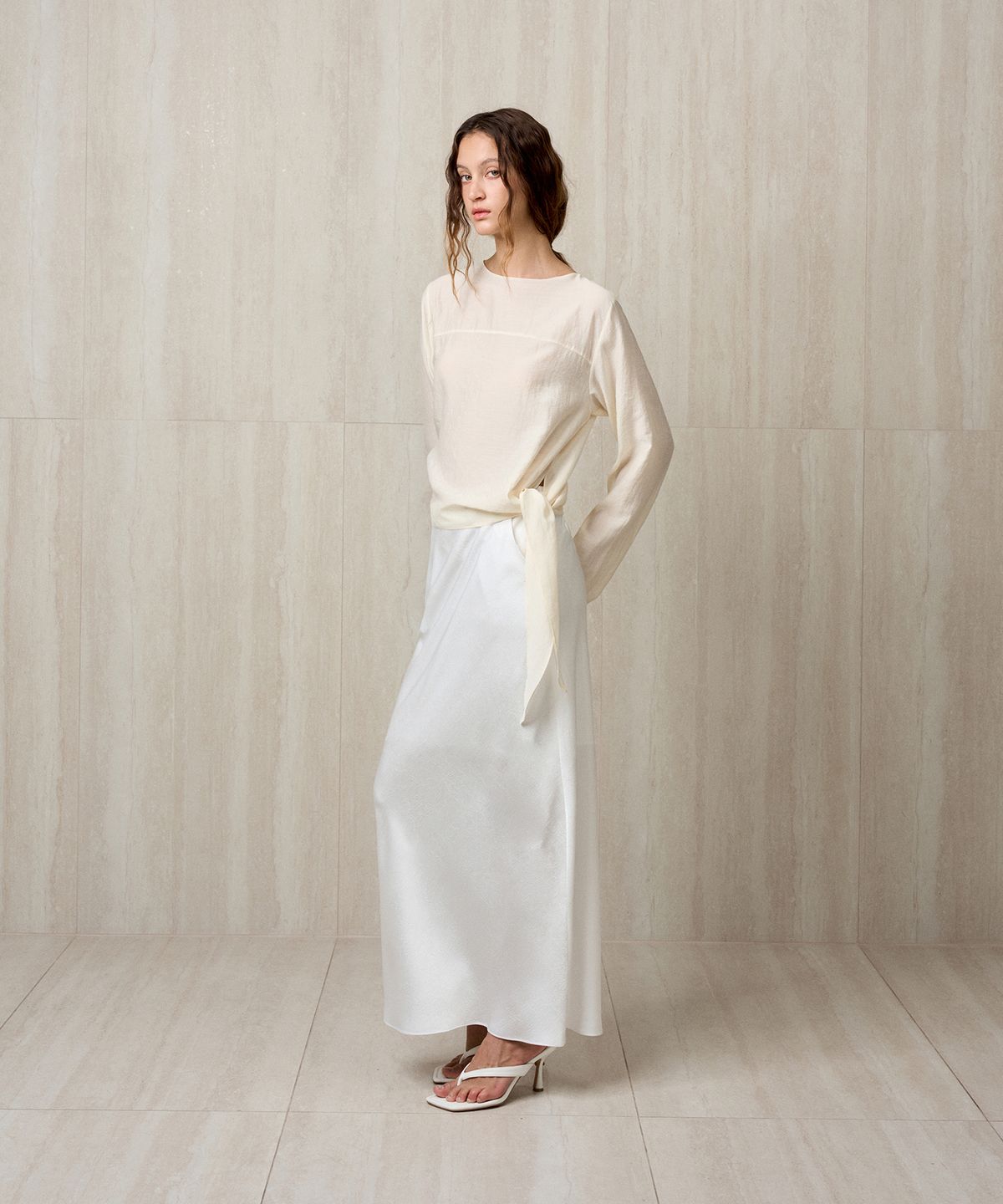 리이(RE RHEE) SIDE TIE BLOUSE PEARL