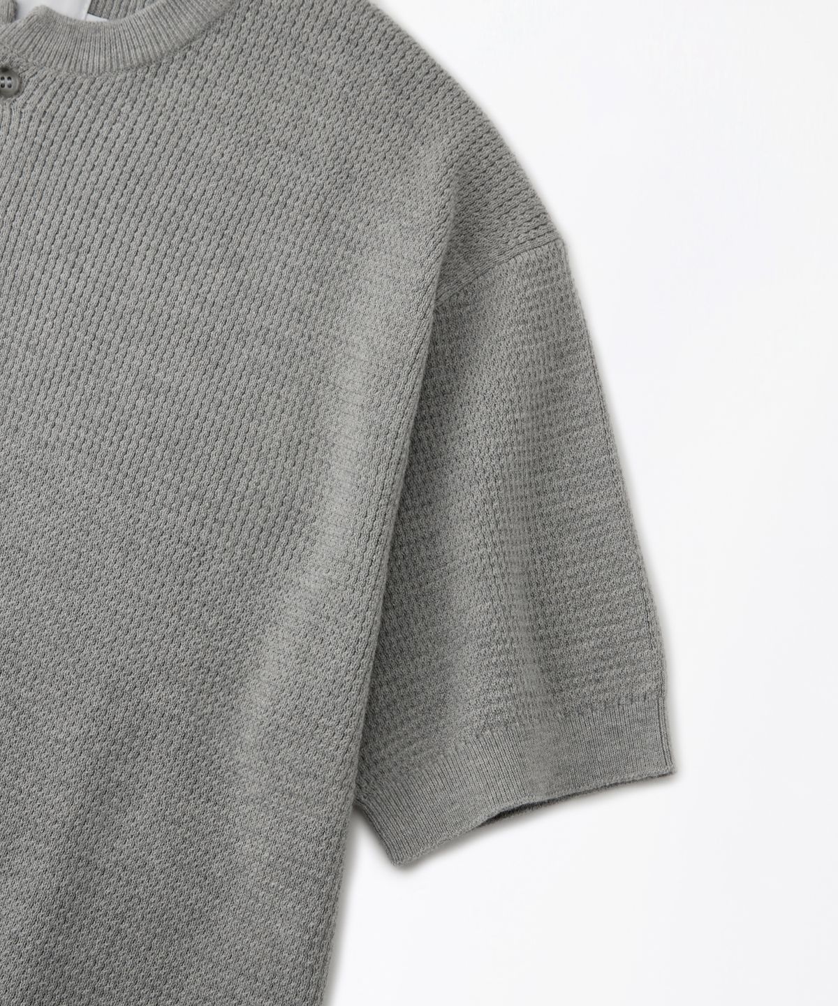 아웃스탠딩(OUTSTANDING) HS HENLEY NECK KNIT_MELANGE GRAY