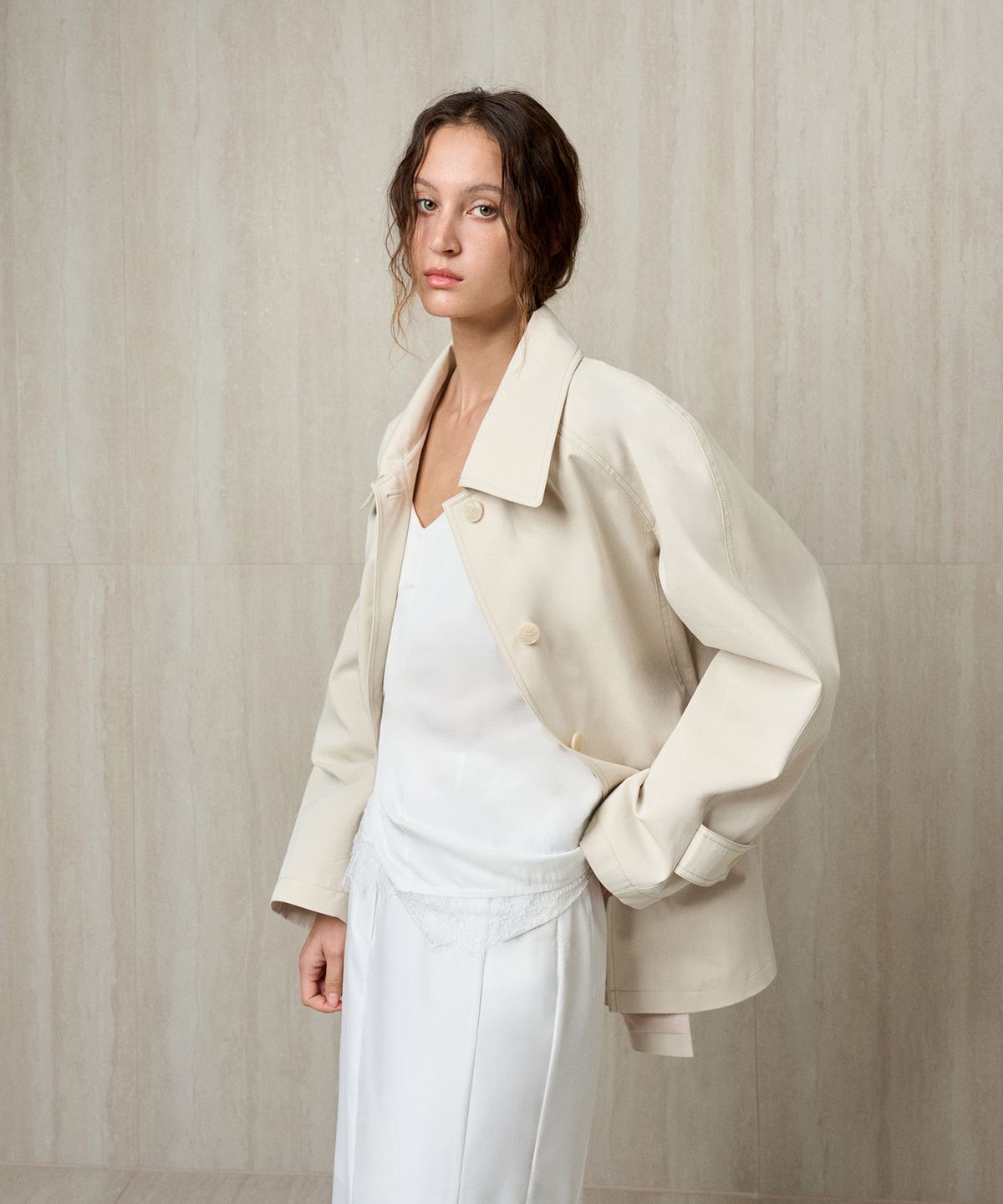 리이(RE RHEE) SHORT TRENCH COAT