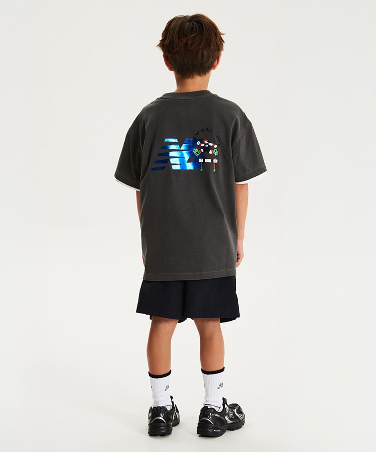 뉴발란스 키즈(NEWBALANCEKIDS) STELLAR PLAY GROUND_아동 피그먼트 반팔티셔츠 NK9EG2502U60