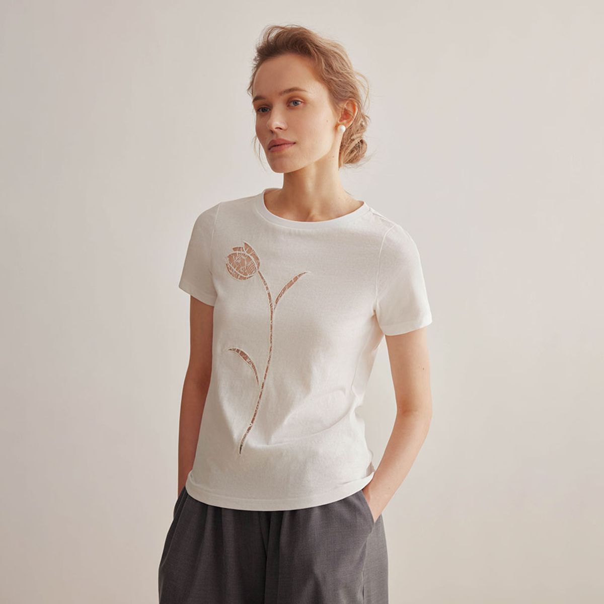 와이와이아이엠(YYIAM) YY_Tulip lace embroidered top