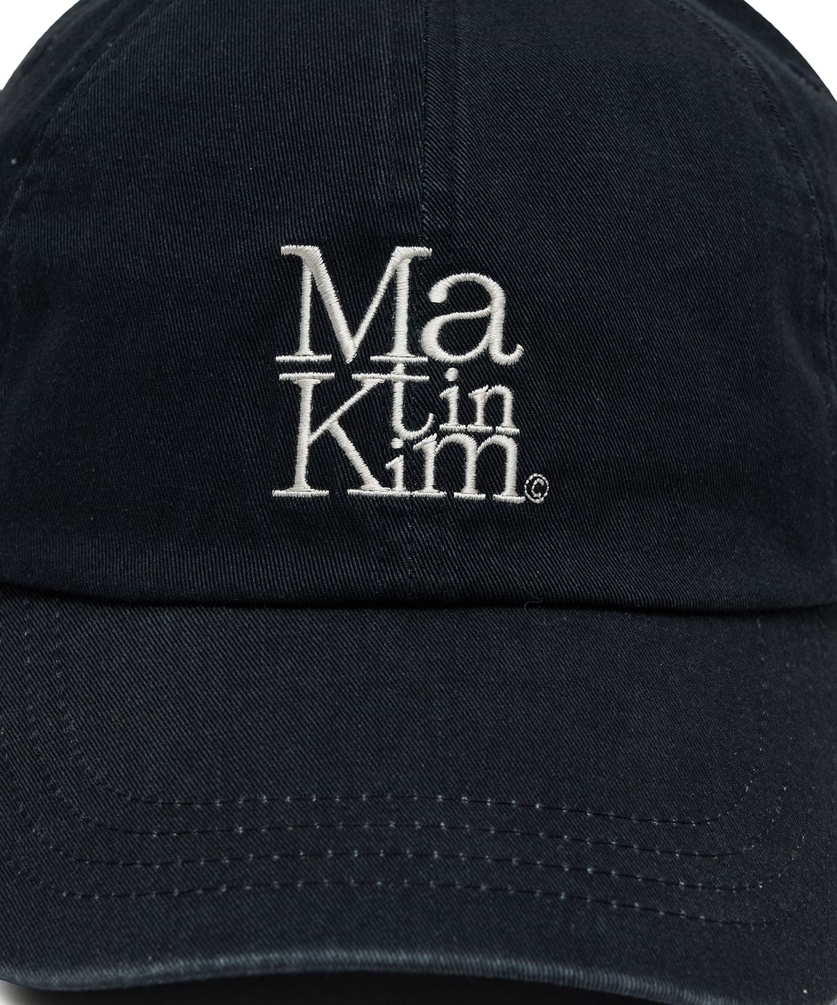 마뗑킴(MATIN KIM) MATIN BLOCK LOGO BALL CAP IN DARK NAVY