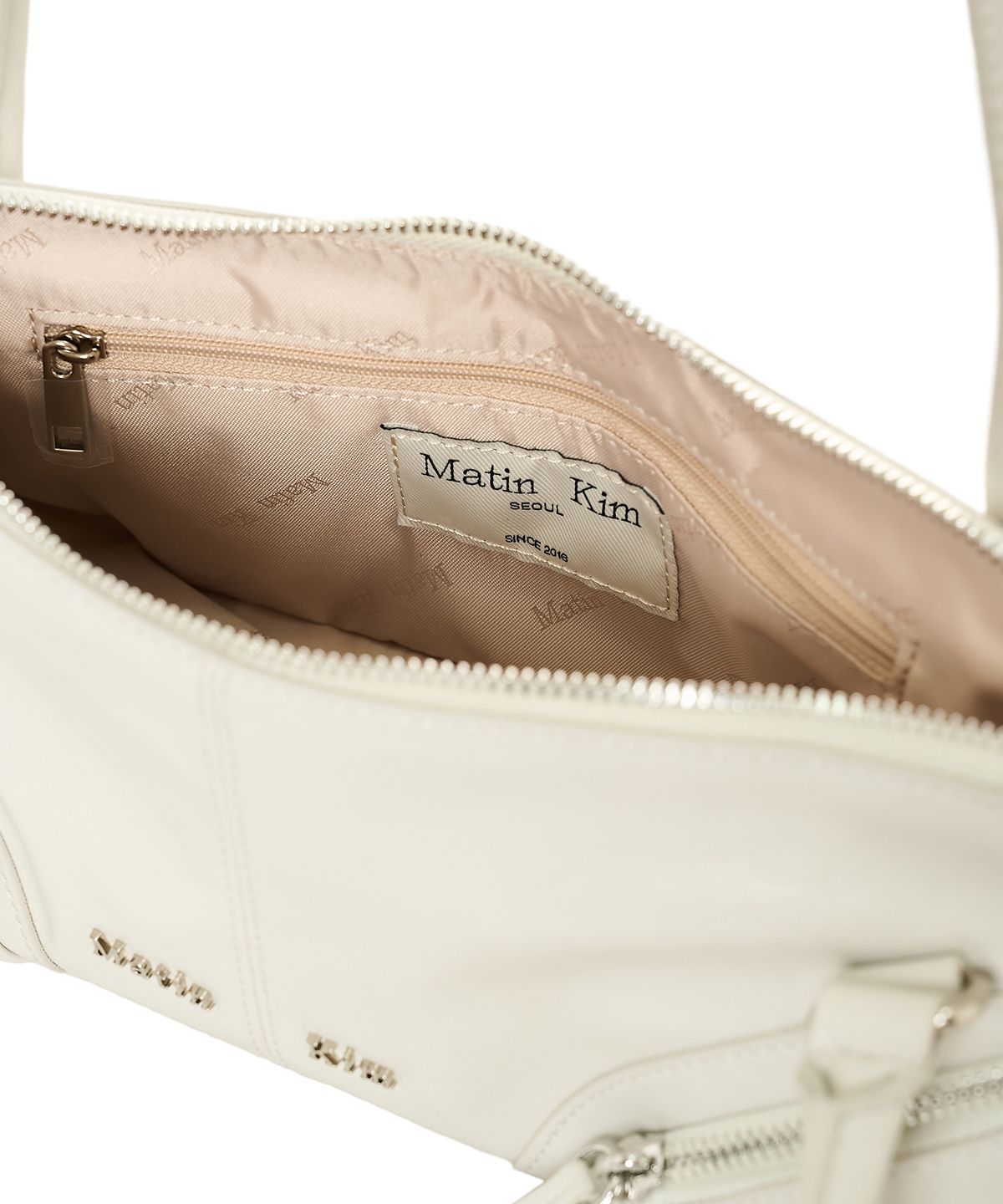 마뗑킴(MATIN KIM) CURVE ZIP BAGUETTE BAG IN LIGHT GREY