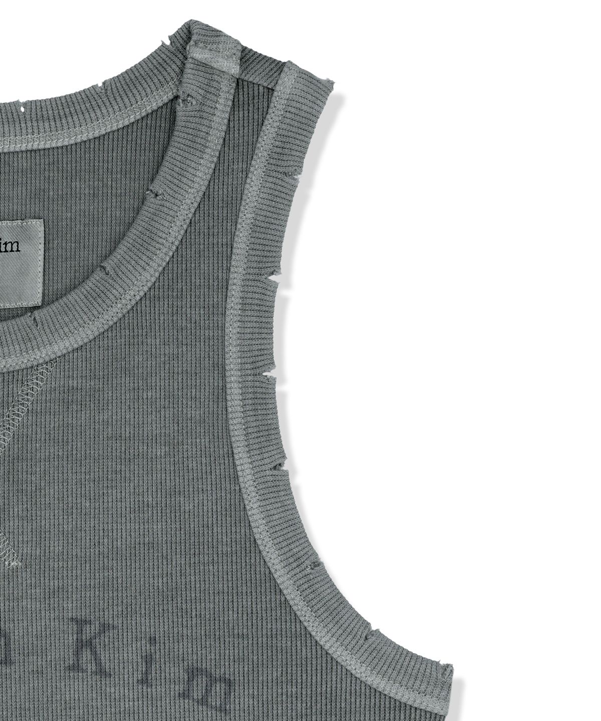 마뗑킴(MATIN KIM) DISTRESSED SLEEVELESS LOGO TOP IN LIGHT GREY