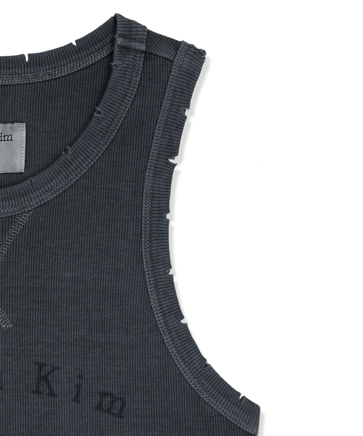 마뗑킴(MATIN KIM) DISTRESSED SLEEVELESS LOGO TOP IN CHARCOAL