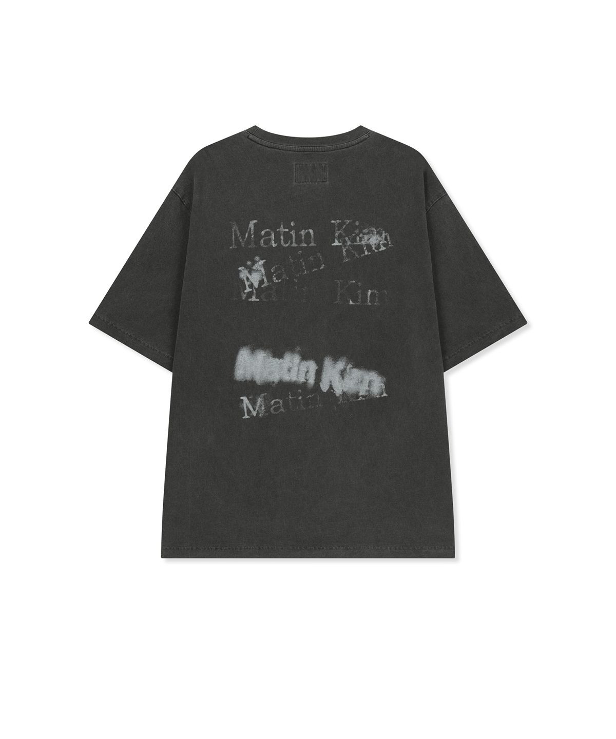 마뗑킴(MATIN KIM) PIGMENT GRAFFITI LOGO TOP IN CHARCOAL