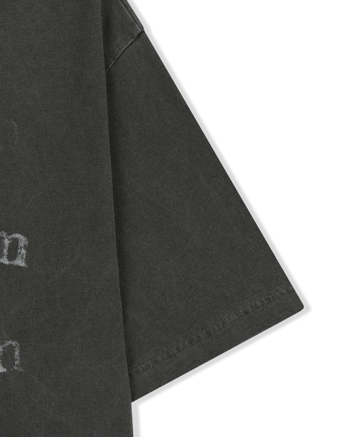 마뗑킴(MATIN KIM) PIGMENT GRAFFITI LOGO TOP IN CHARCOAL