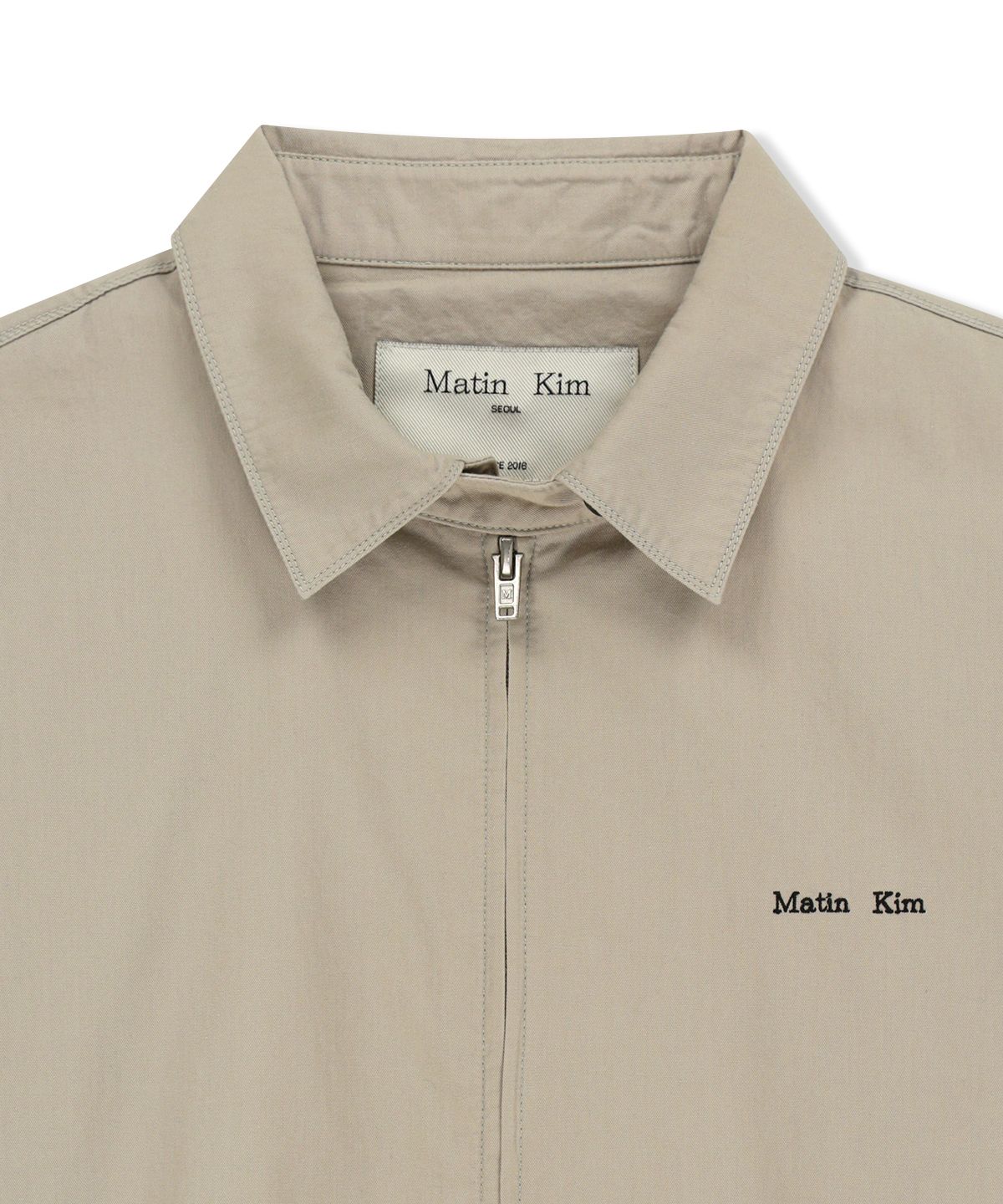 마뗑킴(MATIN KIM) SMALL LOGO COTTON ZIP UP JUMPER IN LIGHT BEIGE