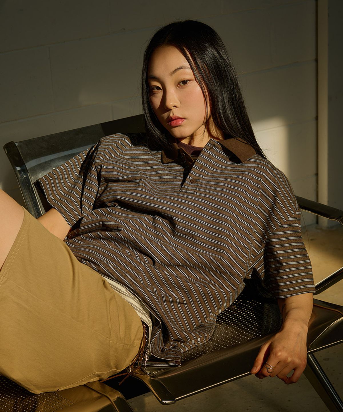 데시레드(DESIRED) 스트라이프 카라 반팔 티셔츠-FBSK5701D08