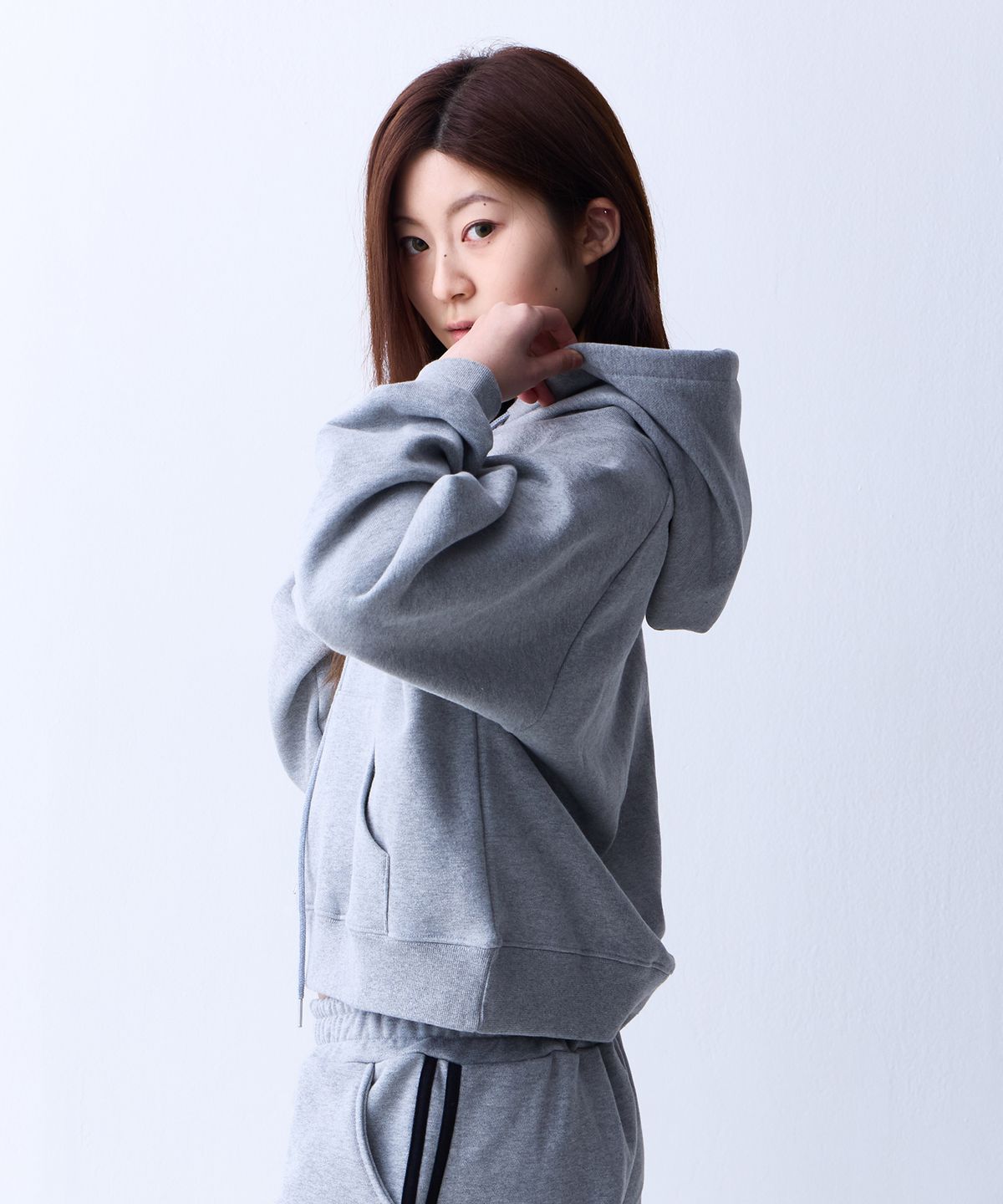 크러쉬 스타일(CRUSHST) 슬림라인 크롭 스웻 나그랑 후디 그레이