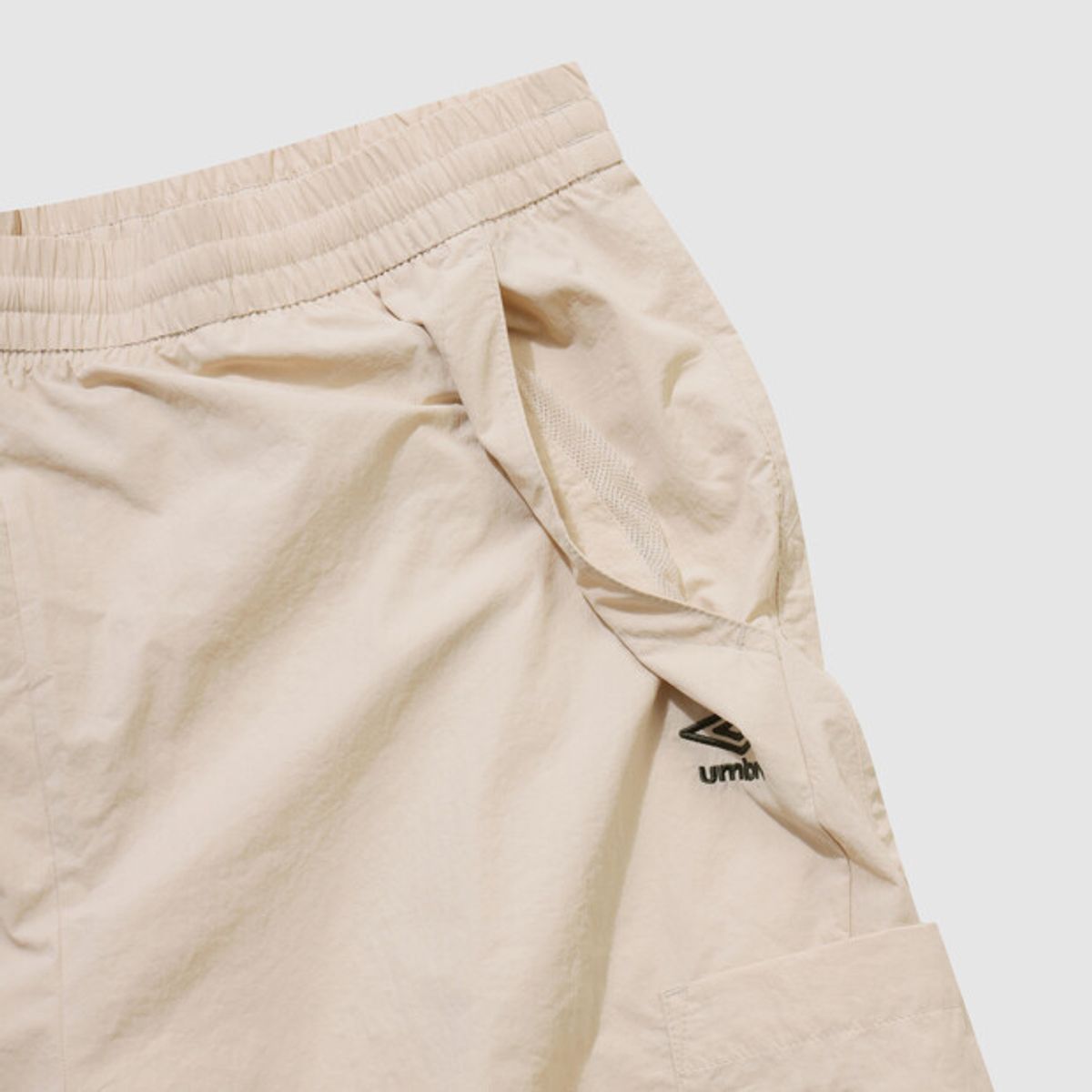 엄브로(UMBRO) 하이웨이 5.5부 카고 반바지 아이보리 UR223CHP41