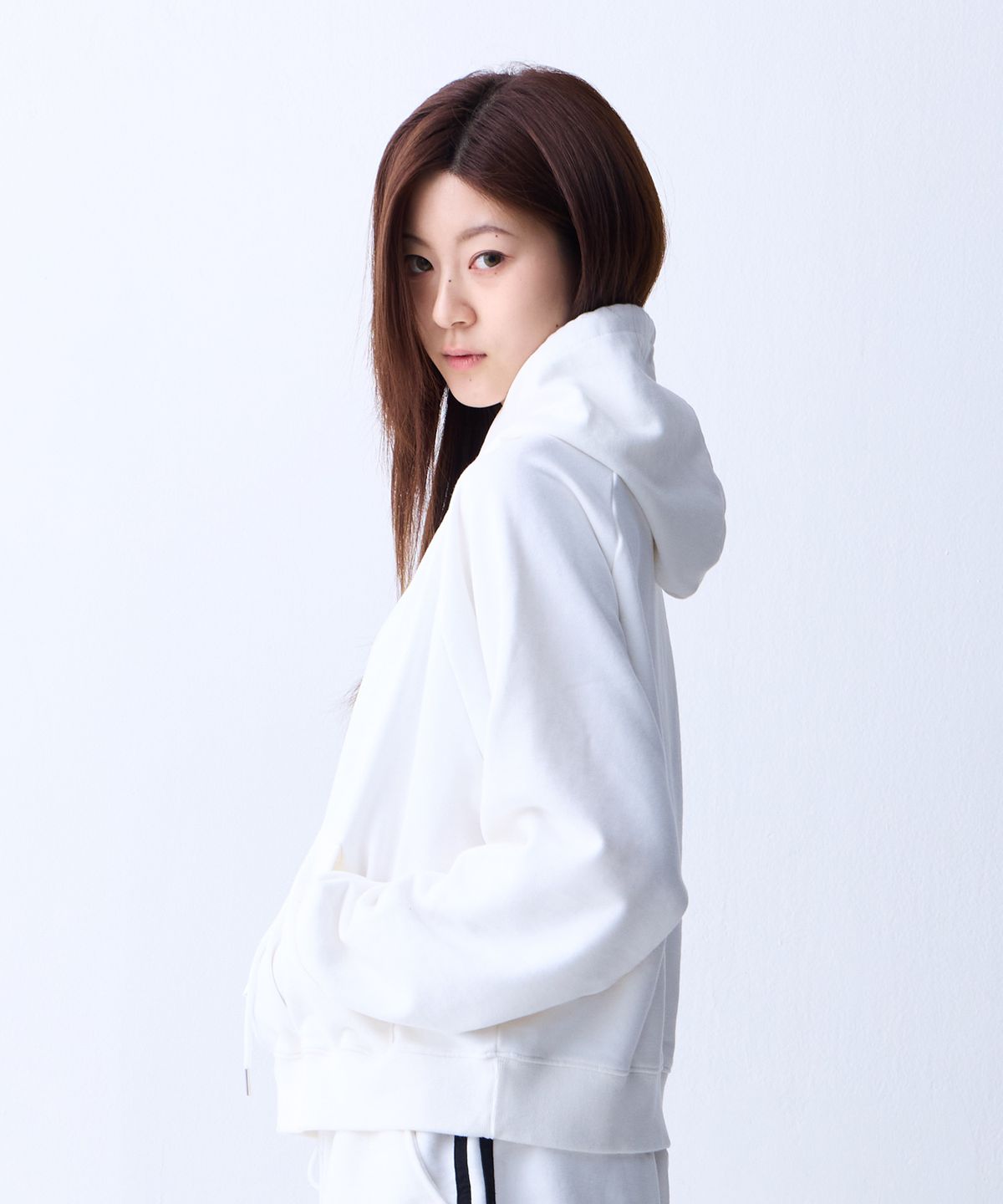 크러쉬 스타일(CRUSHST) 슬림라인 크롭 스웻 나그랑 후디 화이트