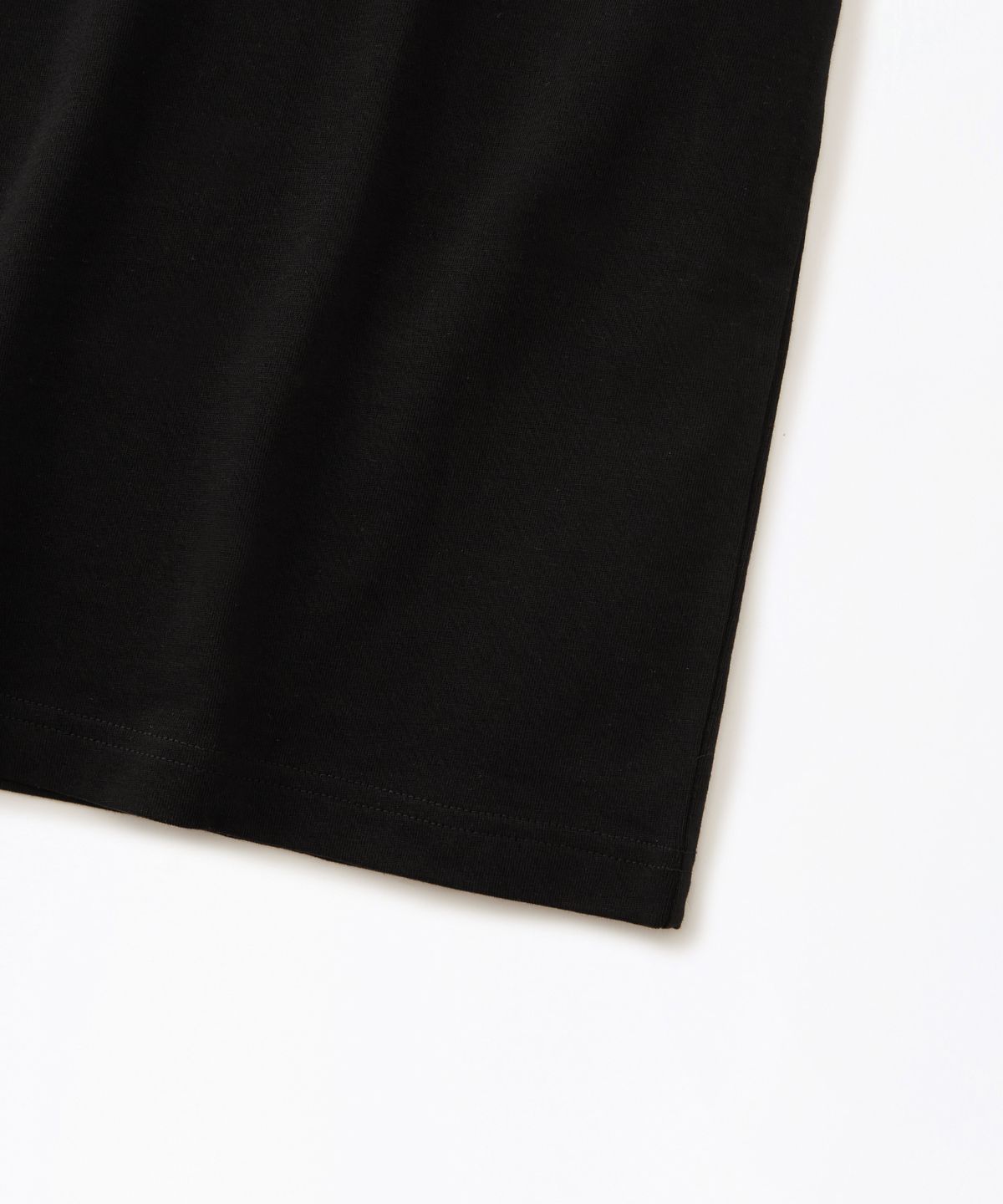 아웃스탠딩(OUTSTANDING) [LOONEY TUNES] HALF SLEEVE TEE(DAFFY DUCK)_BLACK