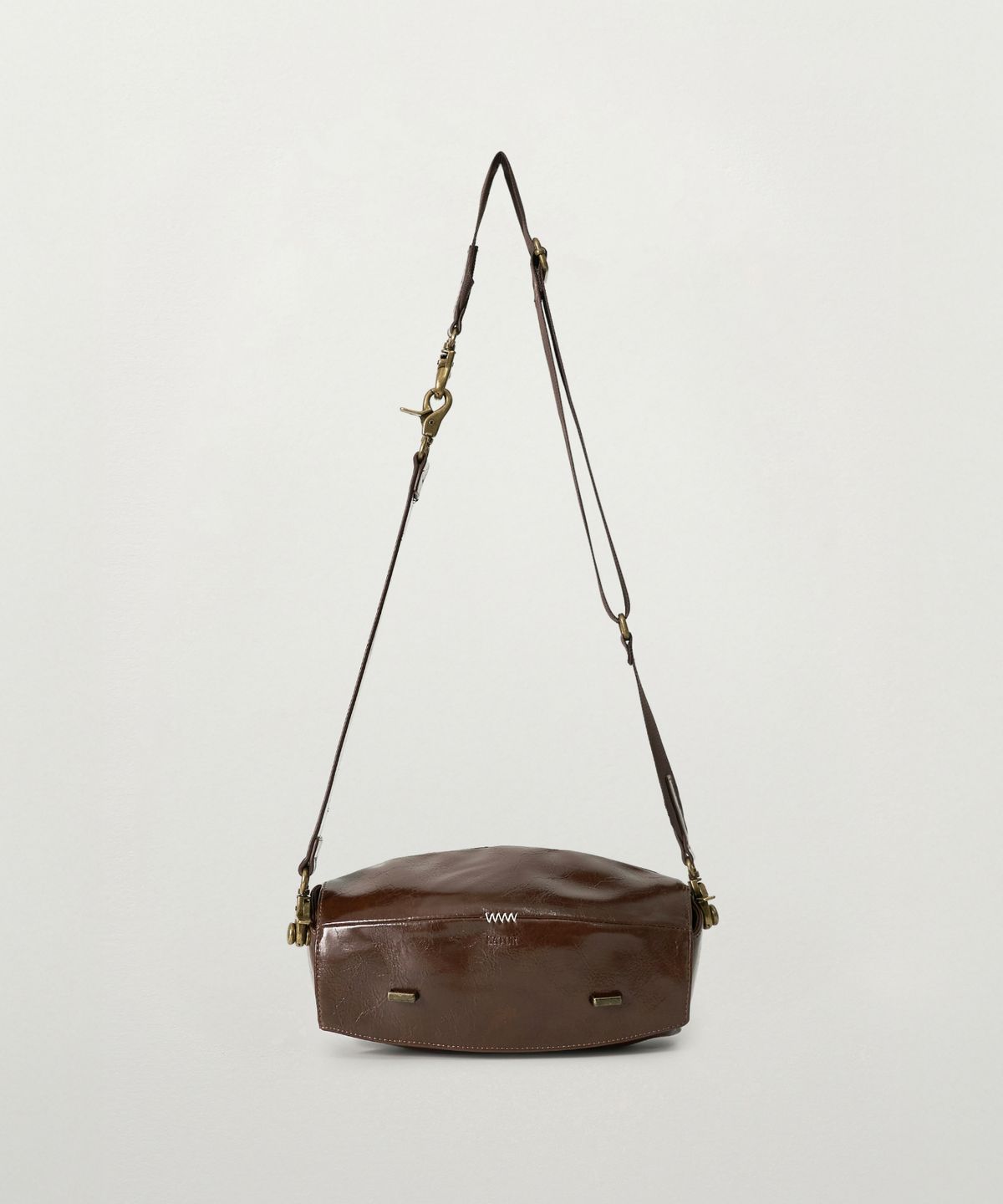 세터(SATUR) 배럴 버튼 숄더 백 브라운