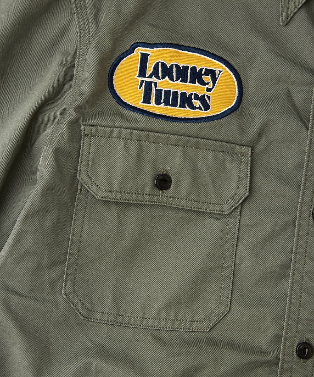 아웃스탠딩(OUTSTANDING) [LOONEY TUNES] TRIPLE STITCH MECHANIC HALF SHIRT_CHARCOAL