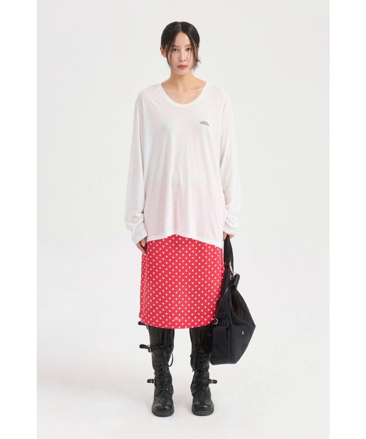 럭키슈에뜨(LUCKY CHOUETTE) U Neck Loose Fit Long Sleeve T-shirt (white) LFTAX25465WHX
