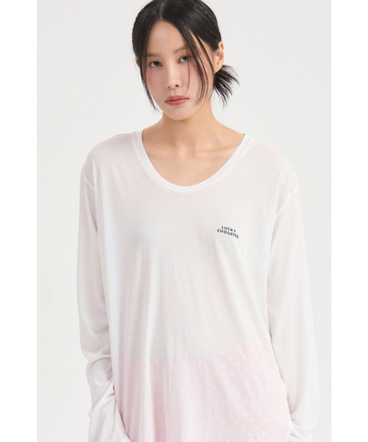럭키슈에뜨(LUCKY CHOUETTE) U Neck Loose Fit Long Sleeve T-shirt (white) LFTAX25465WHX