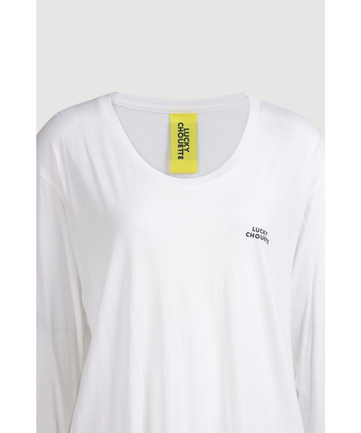 럭키슈에뜨(LUCKY CHOUETTE) U Neck Loose Fit Long Sleeve T-shirt (white) LFTAX25465WHX