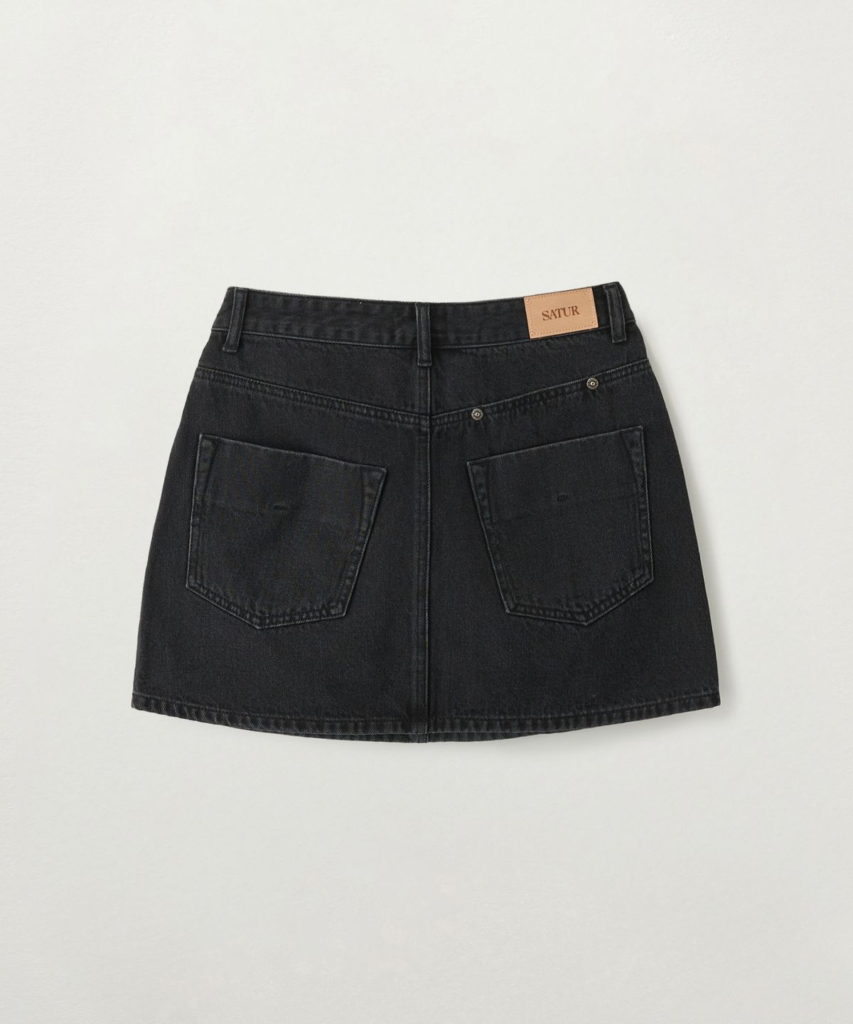 세터(SATUR) (W) 콘트라스트 데님 미니 스커트 블랙